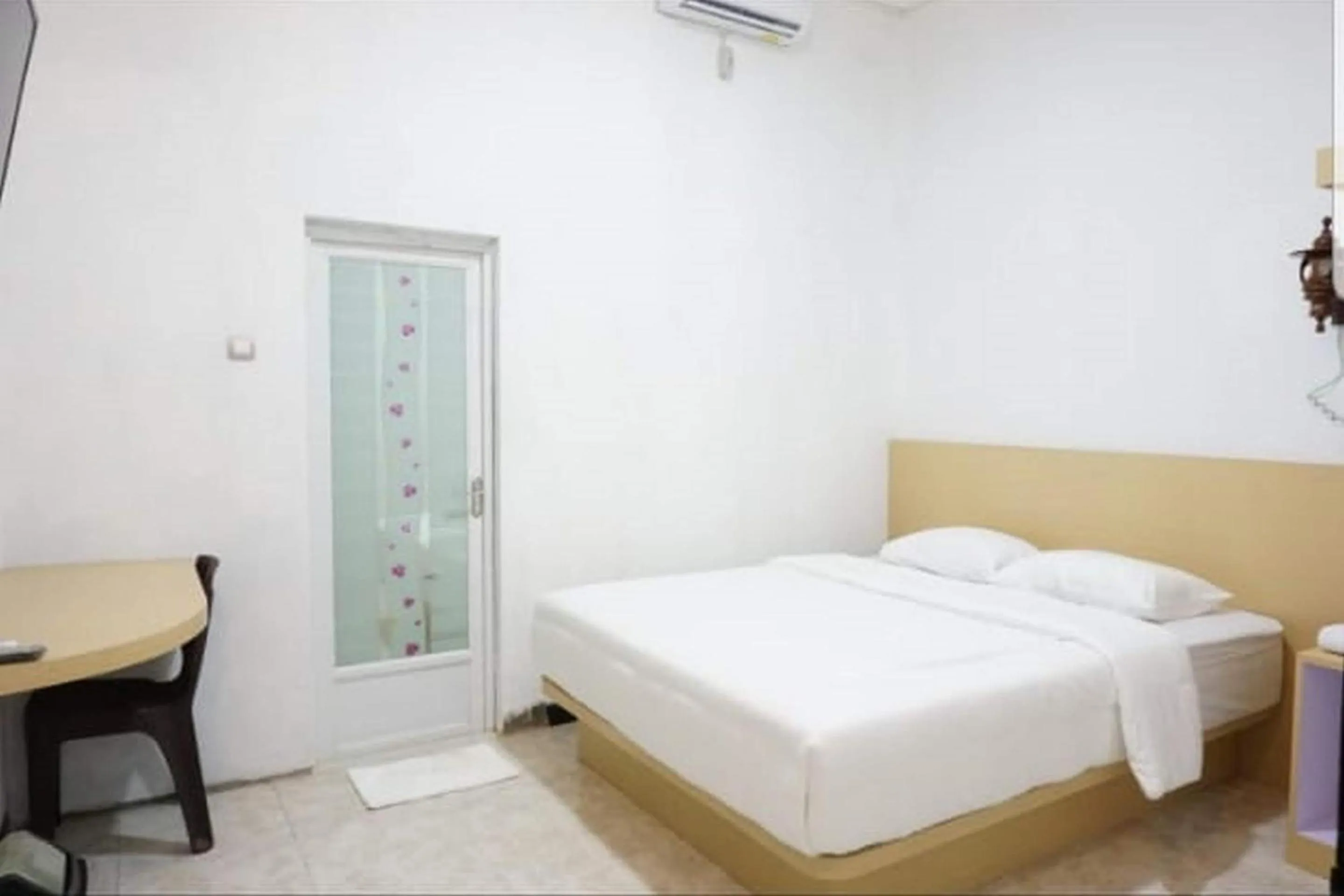 Bedroom, Bed in Hotel O Penginapan Naya Rita