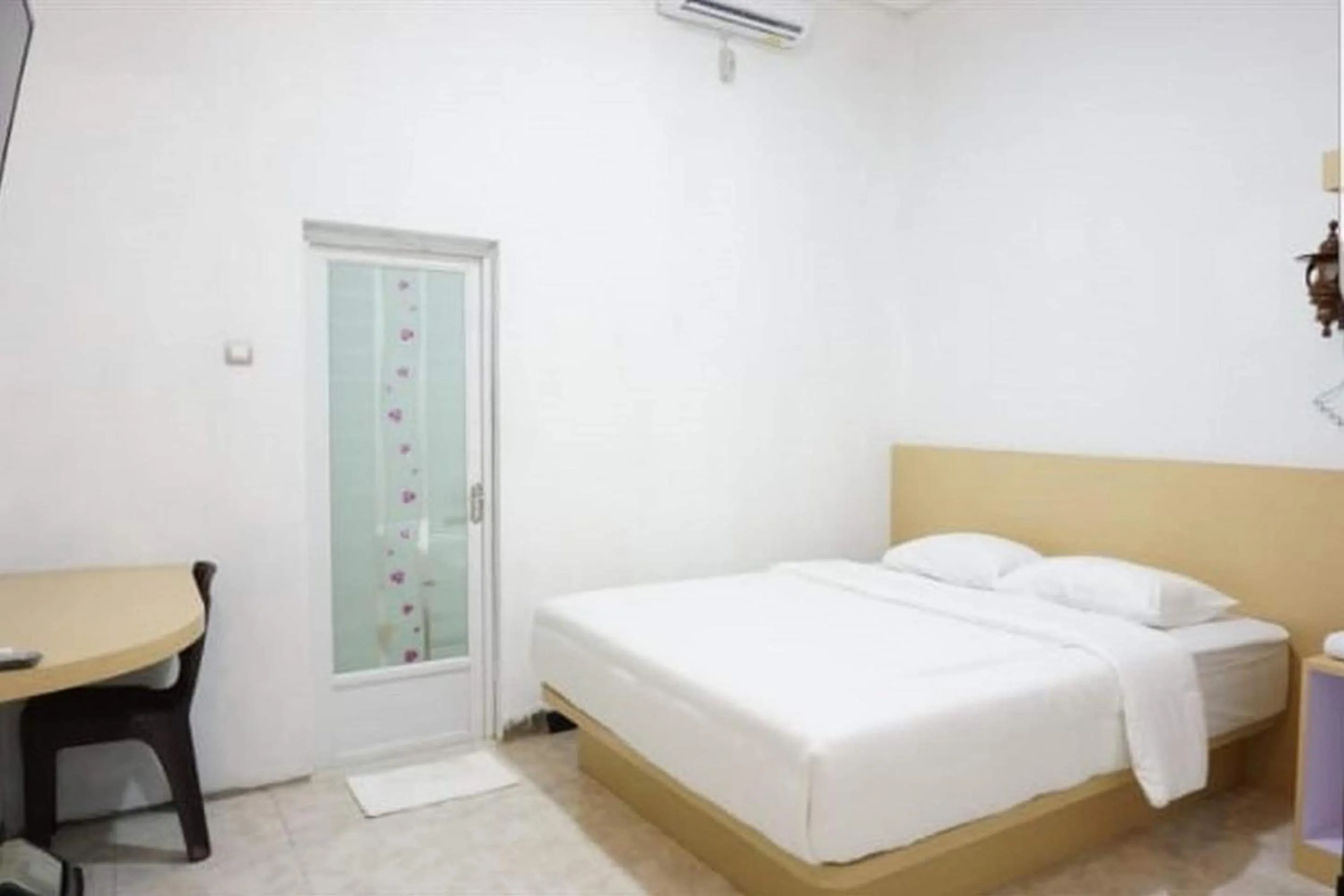 Bedroom, Bed in Hotel O Penginapan Naya Rita