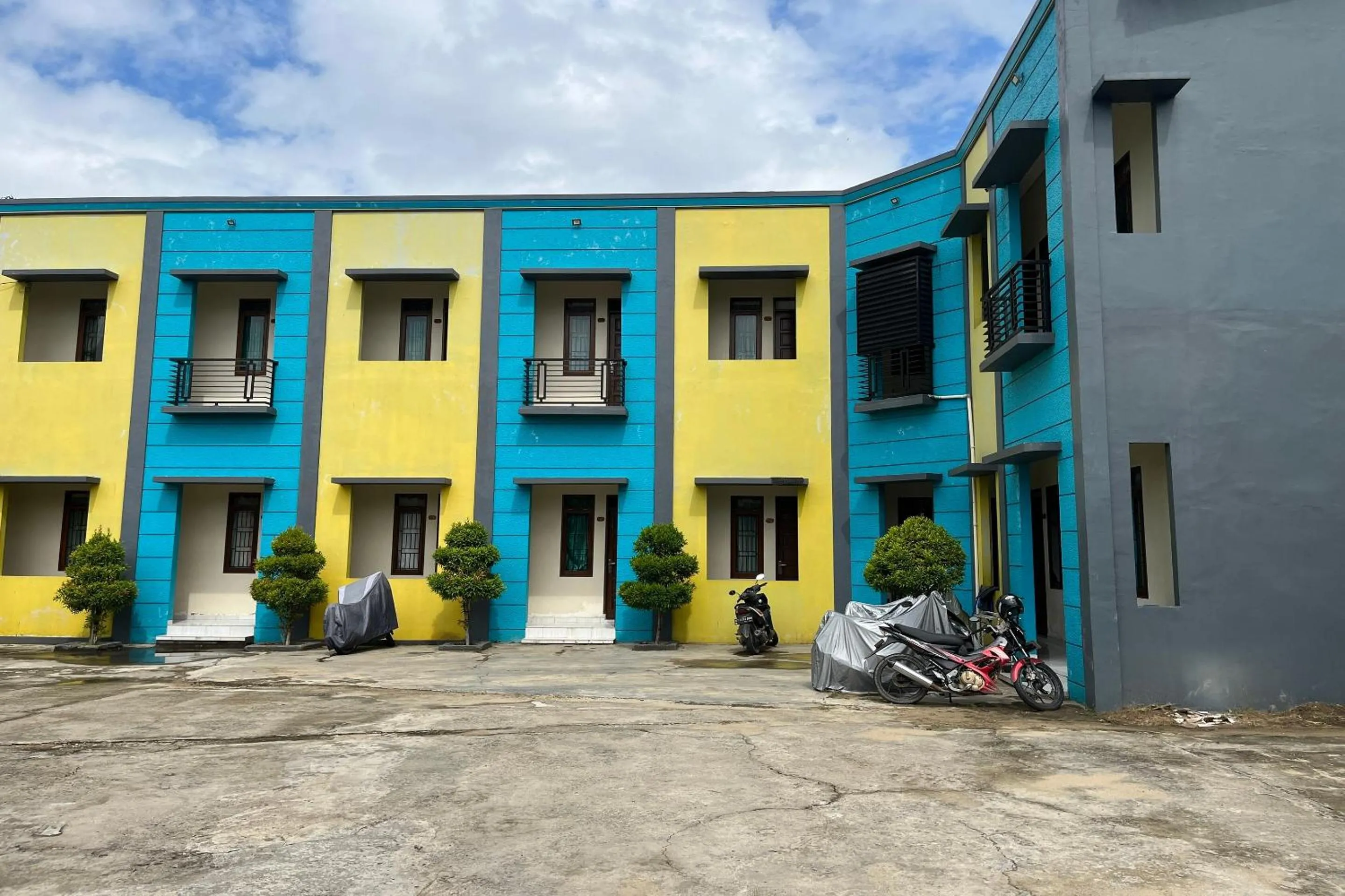 Facade/entrance in Hotel O Penginapan Naya Rita