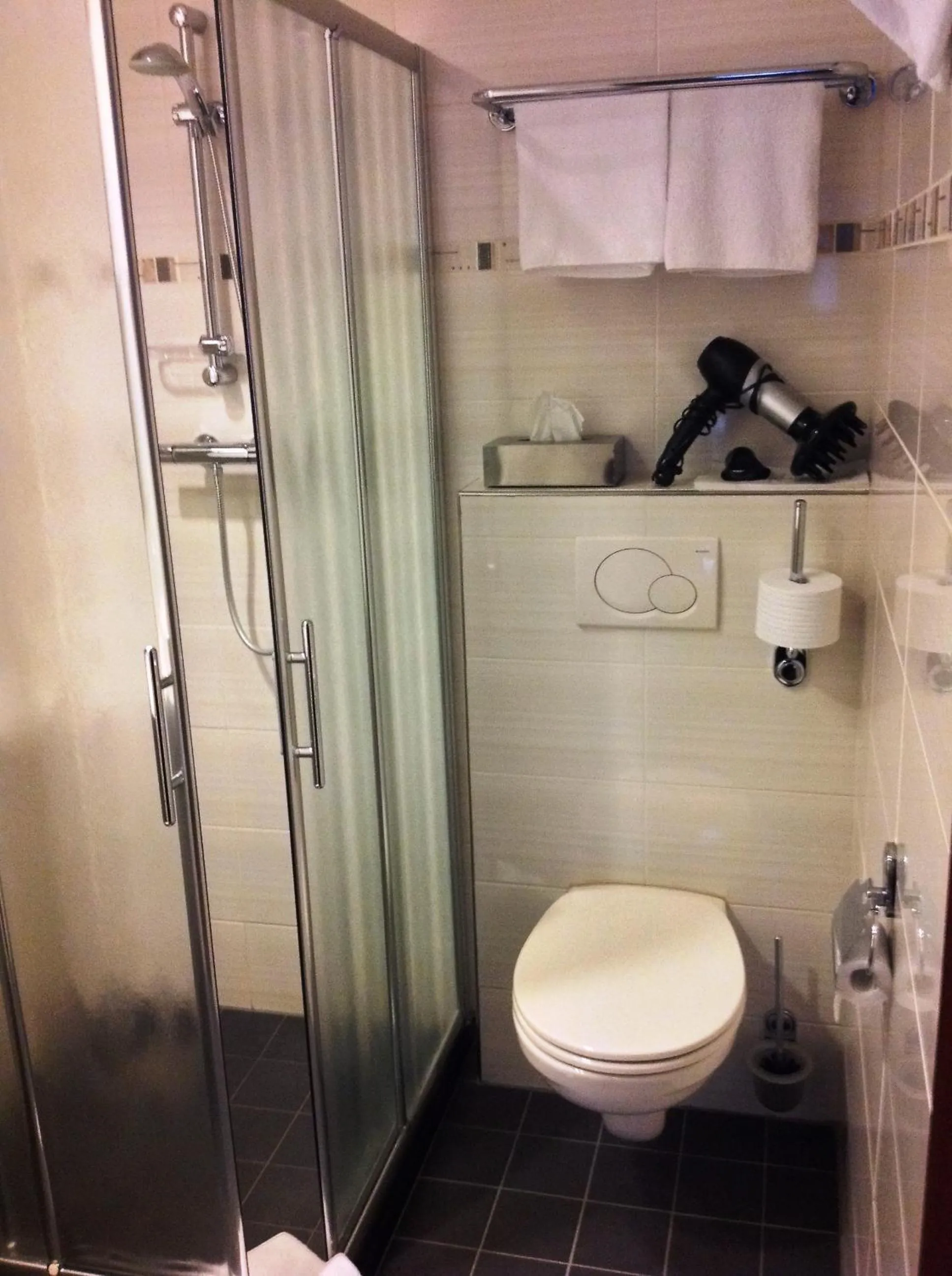 Bathroom in SuyderSee Hotel