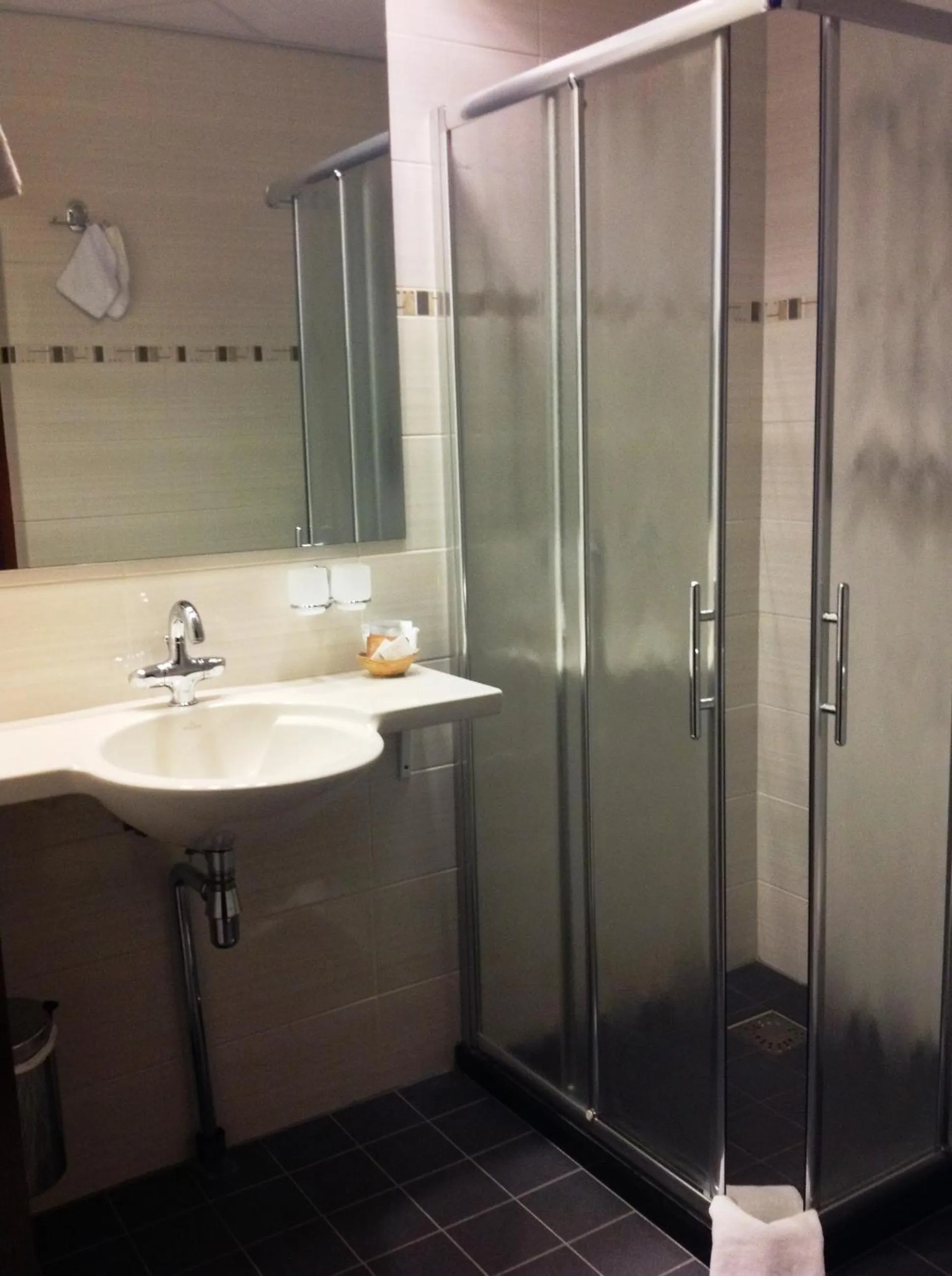 Bathroom in SuyderSee Hotel
