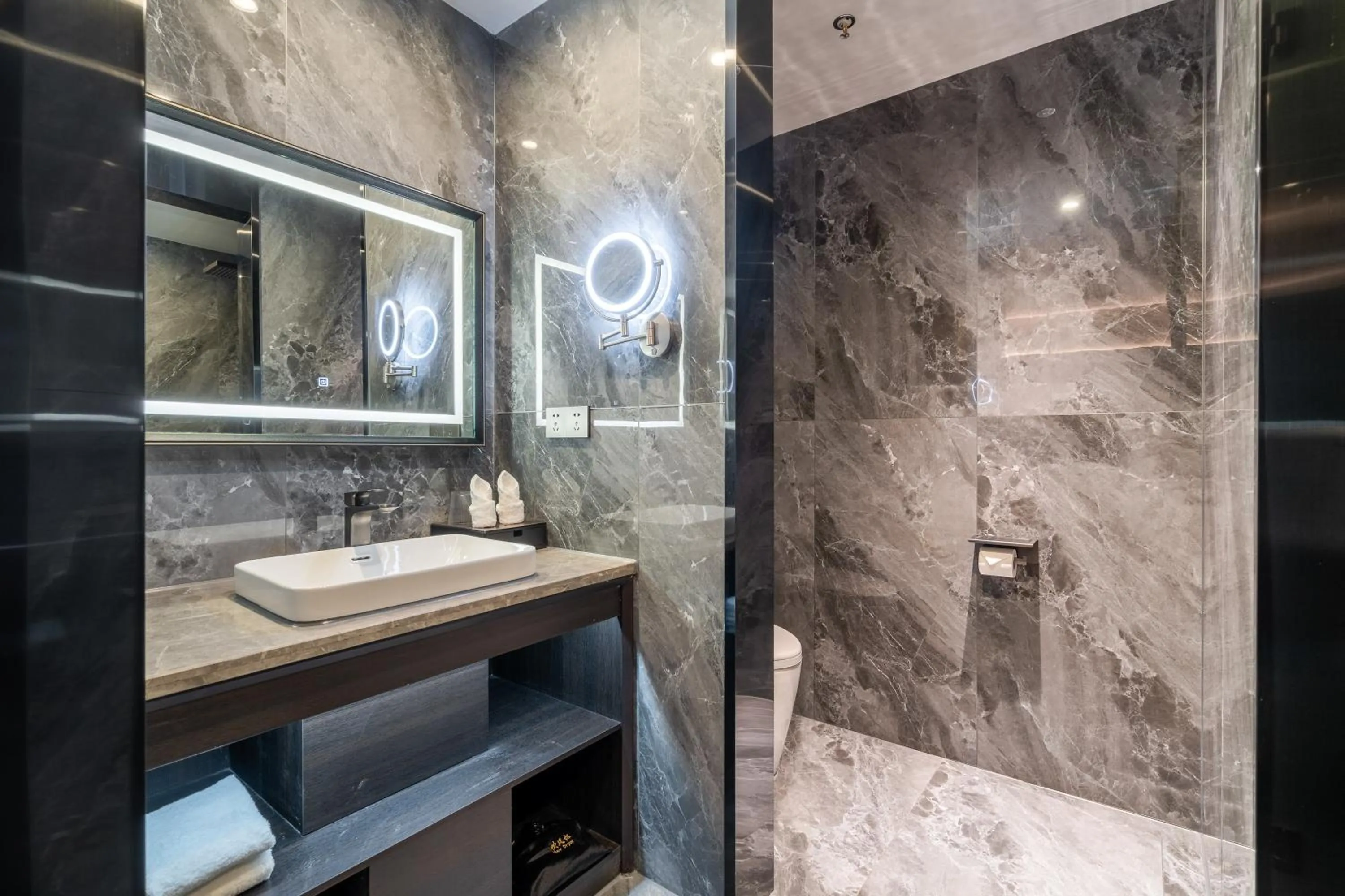 Toilet in The Puyan Hotel Hangzhou Jiubao