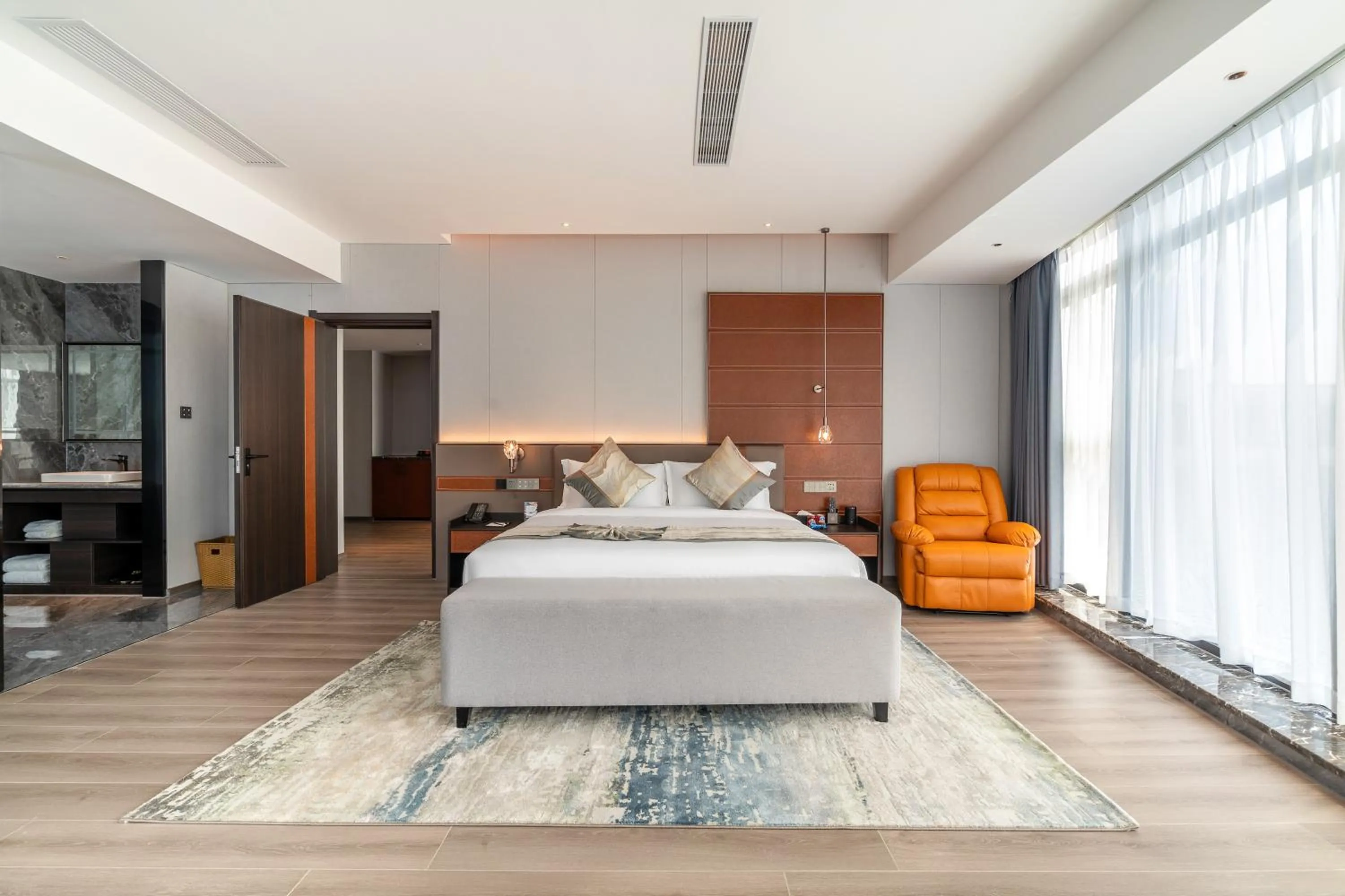 Photo of the whole room, Bed in The Puyan Hotel Hangzhou Jiubao