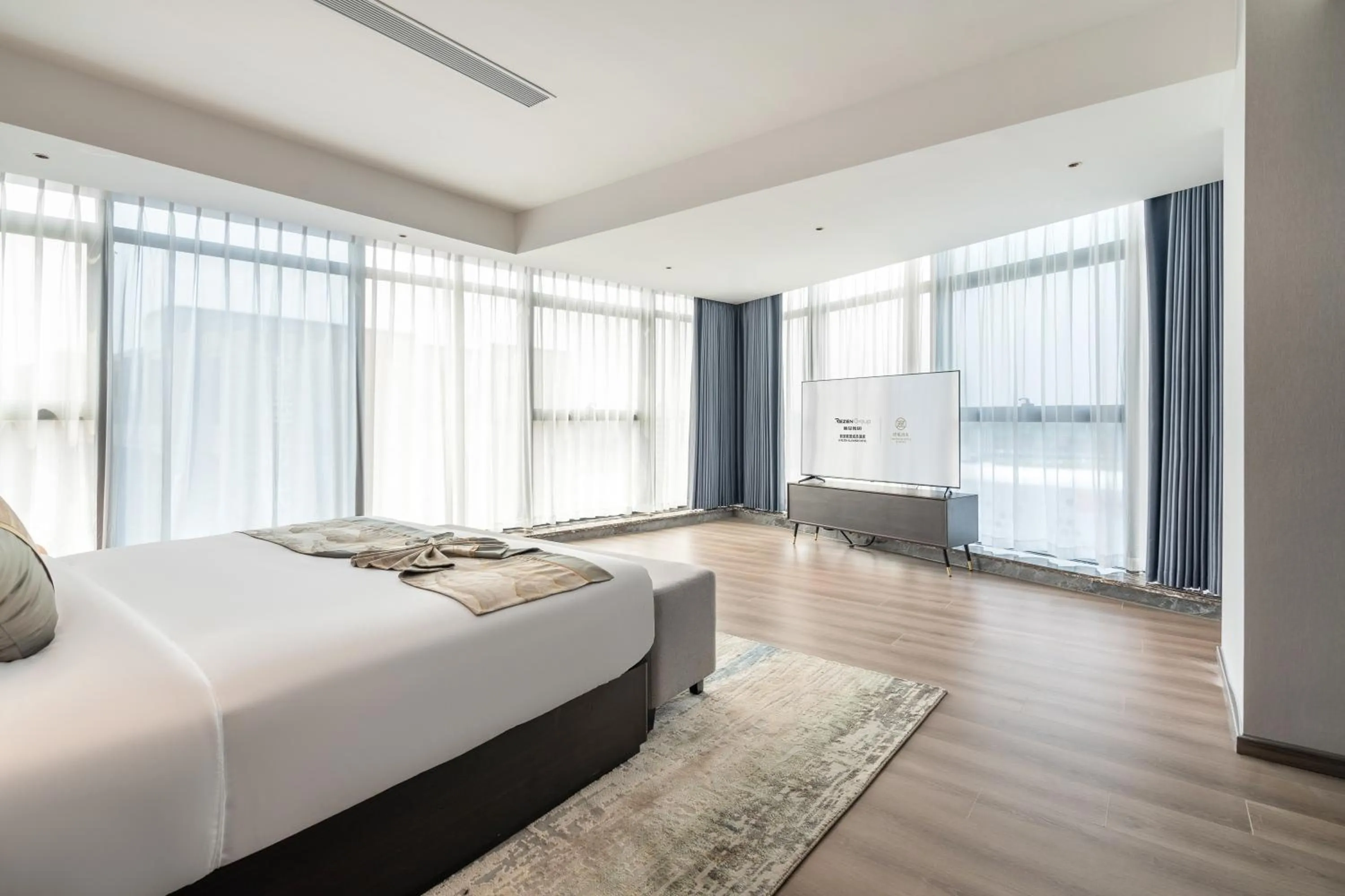 Photo of the whole room, Bed in The Puyan Hotel Hangzhou Jiubao