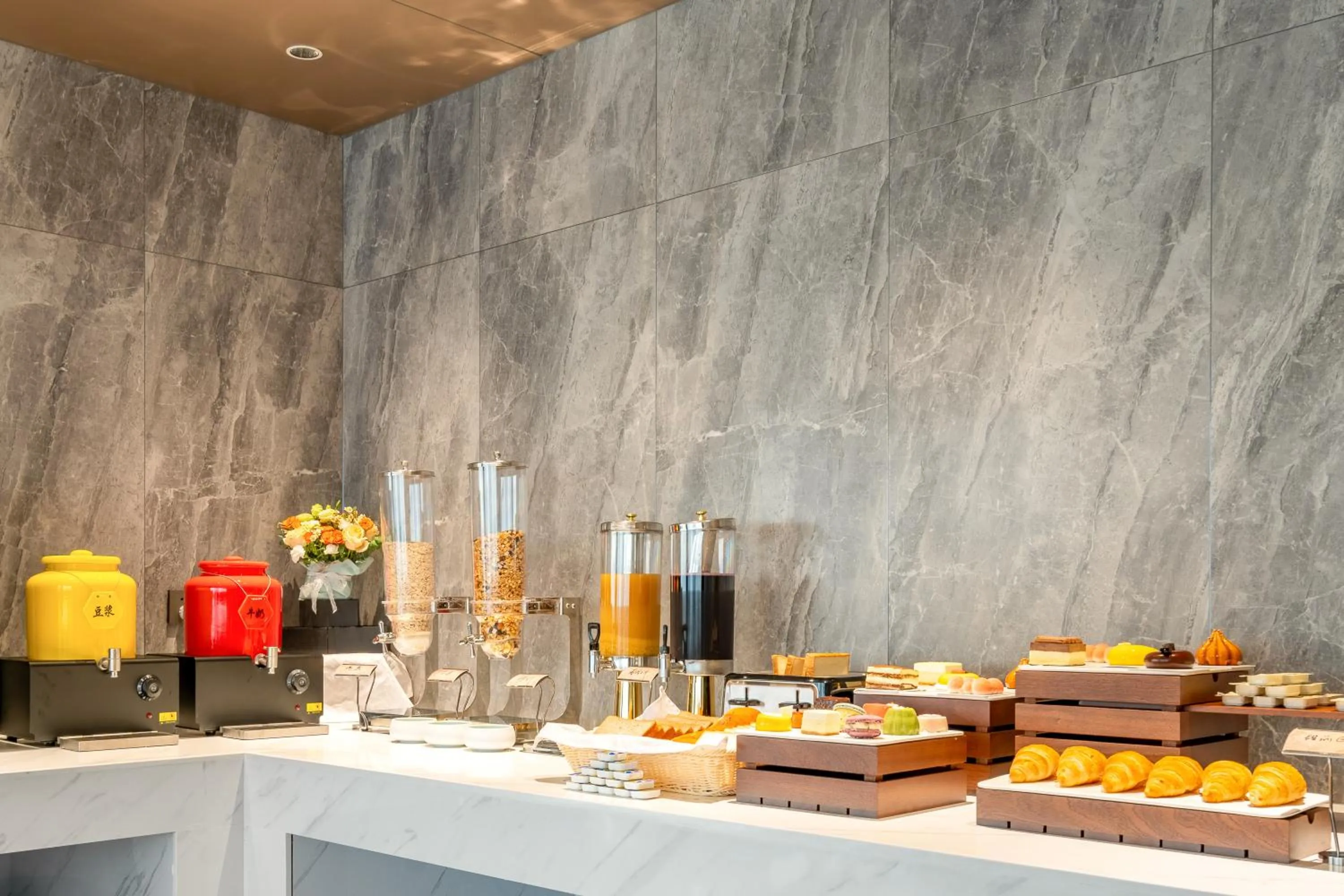 Restaurant/places to eat in The Puyan Hotel Hangzhou Jiubao