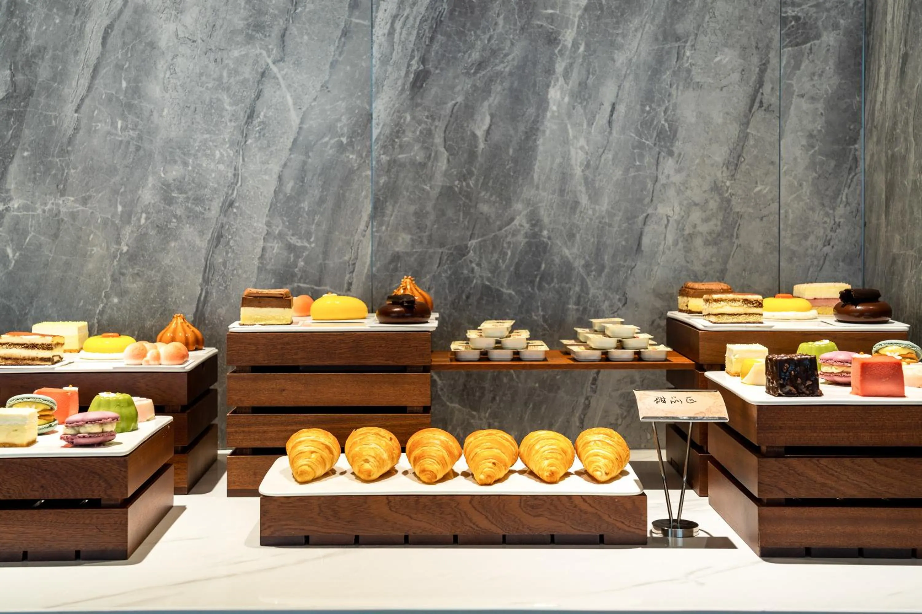 Breakfast in The Puyan Hotel Hangzhou Jiubao