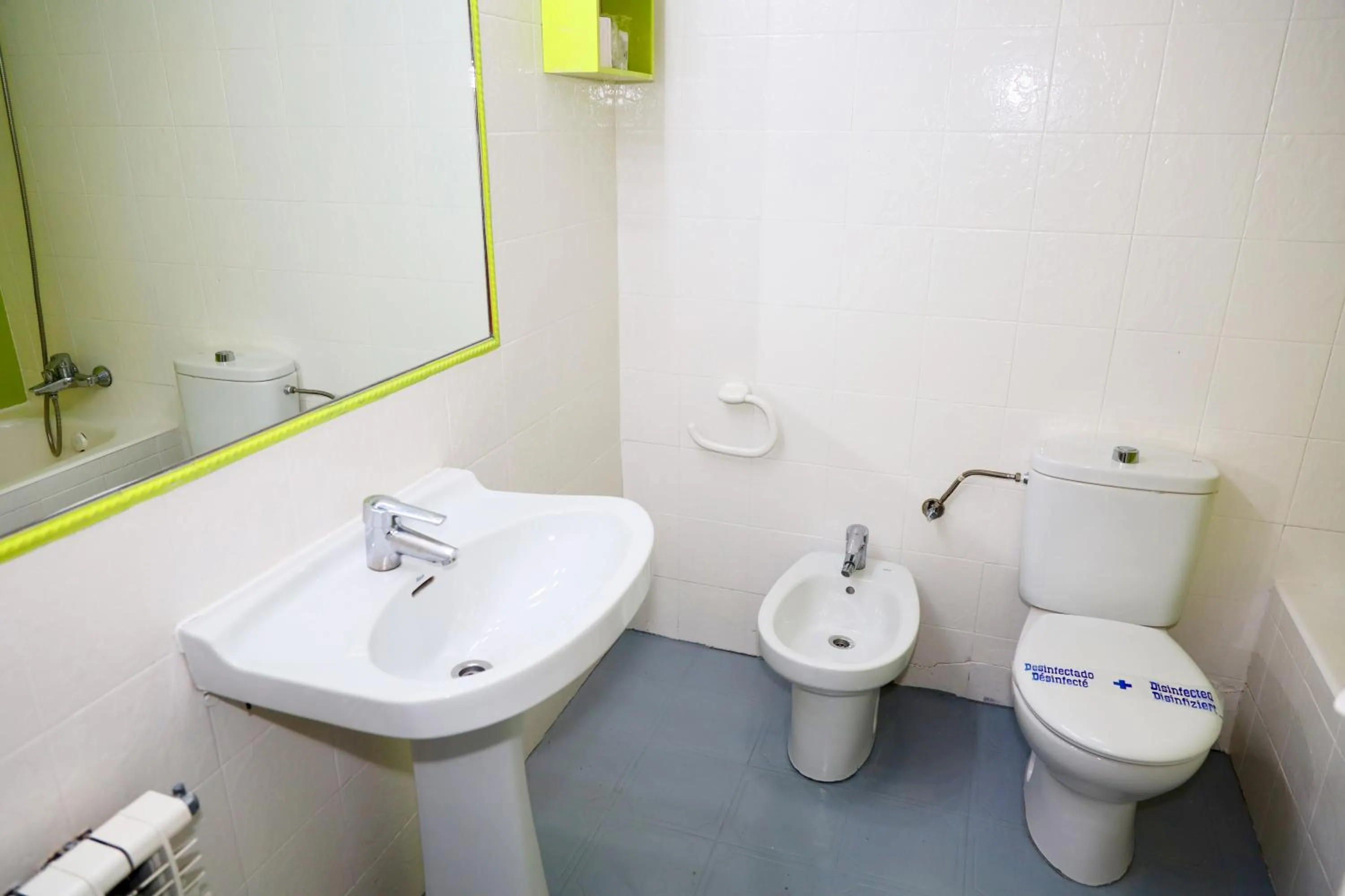 Bathroom in Hotel Marazul