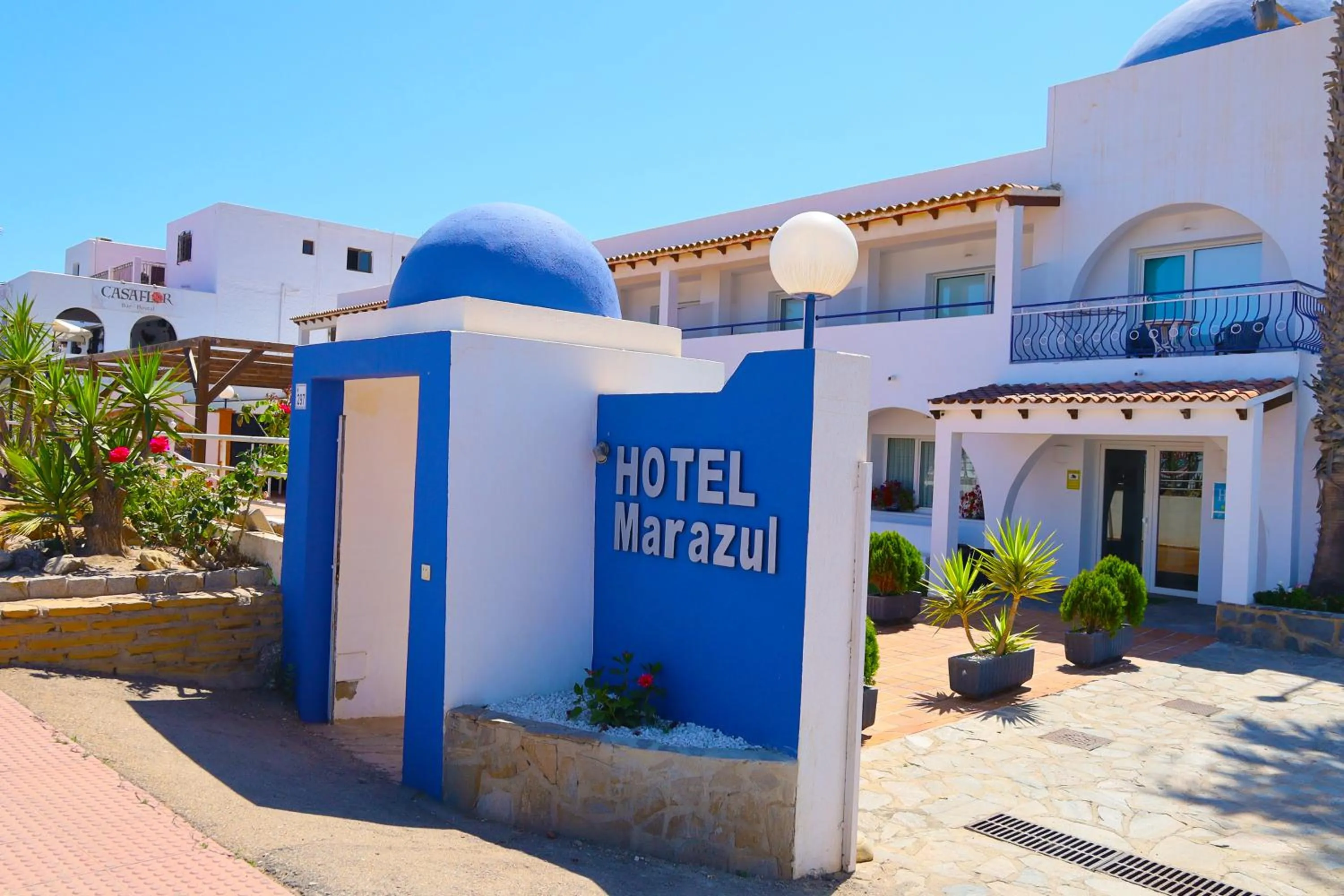 Facade/entrance in Hotel Marazul