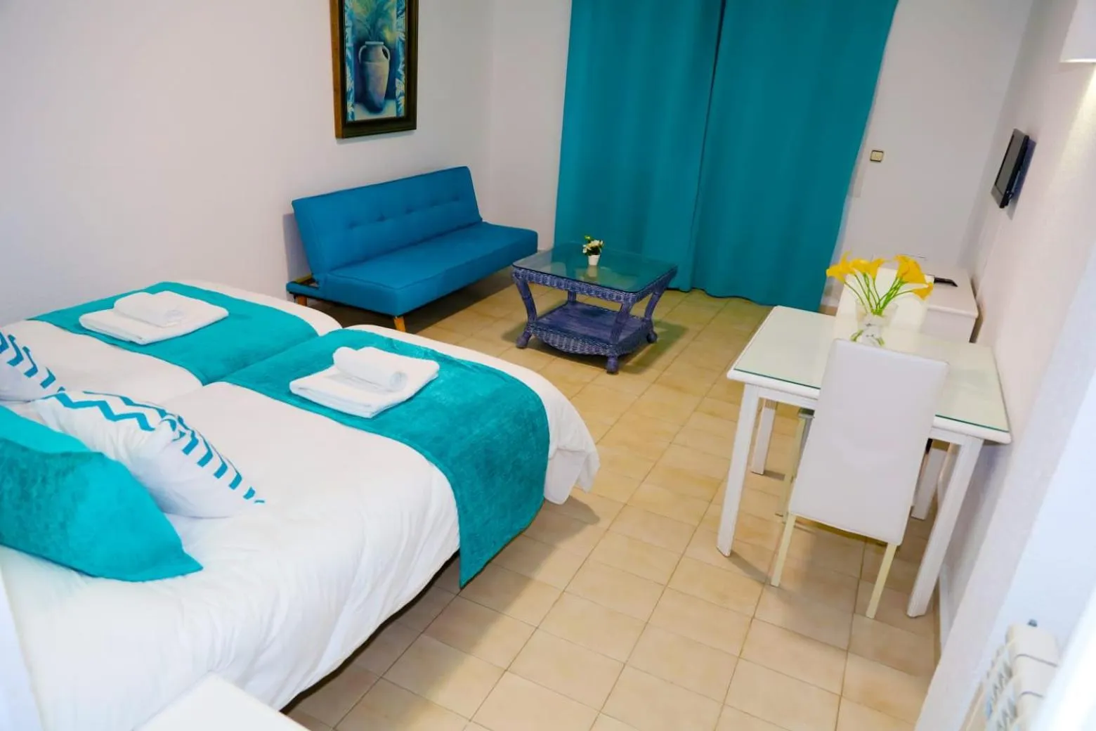 Photo of the whole room in Hotel Marazul