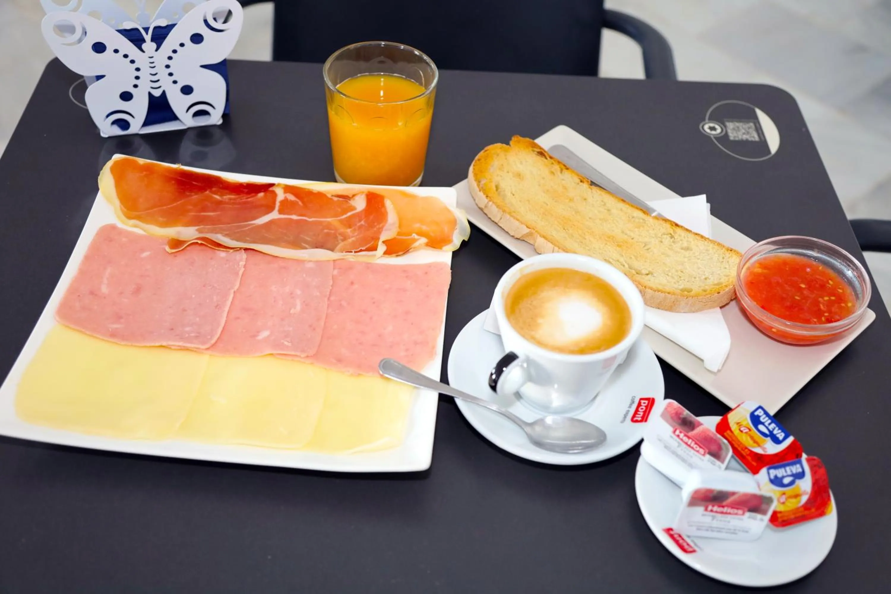 Breakfast in Hotel Marazul