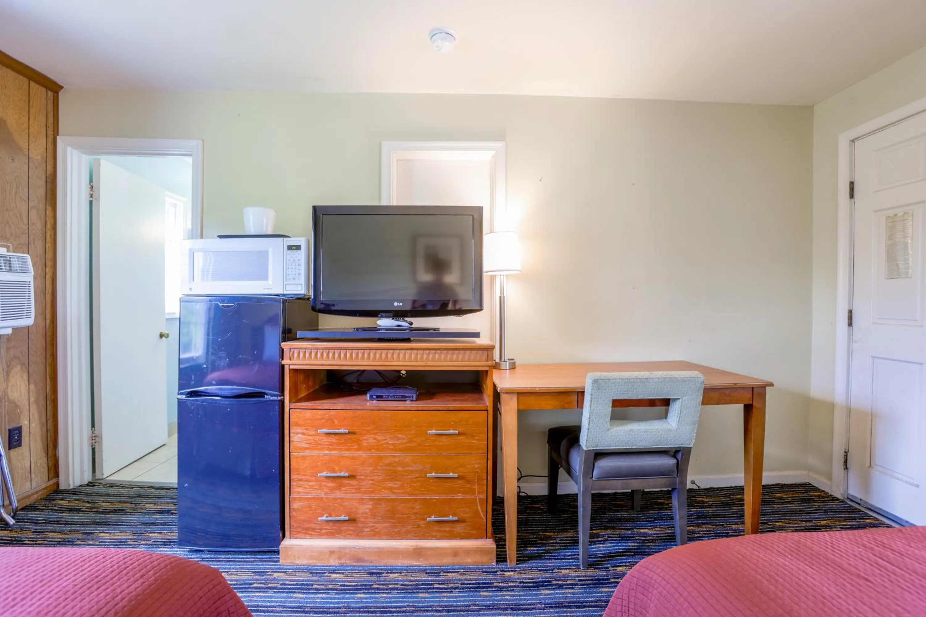 Bedroom in Relax Inn By OYO Natural Bridge I-81