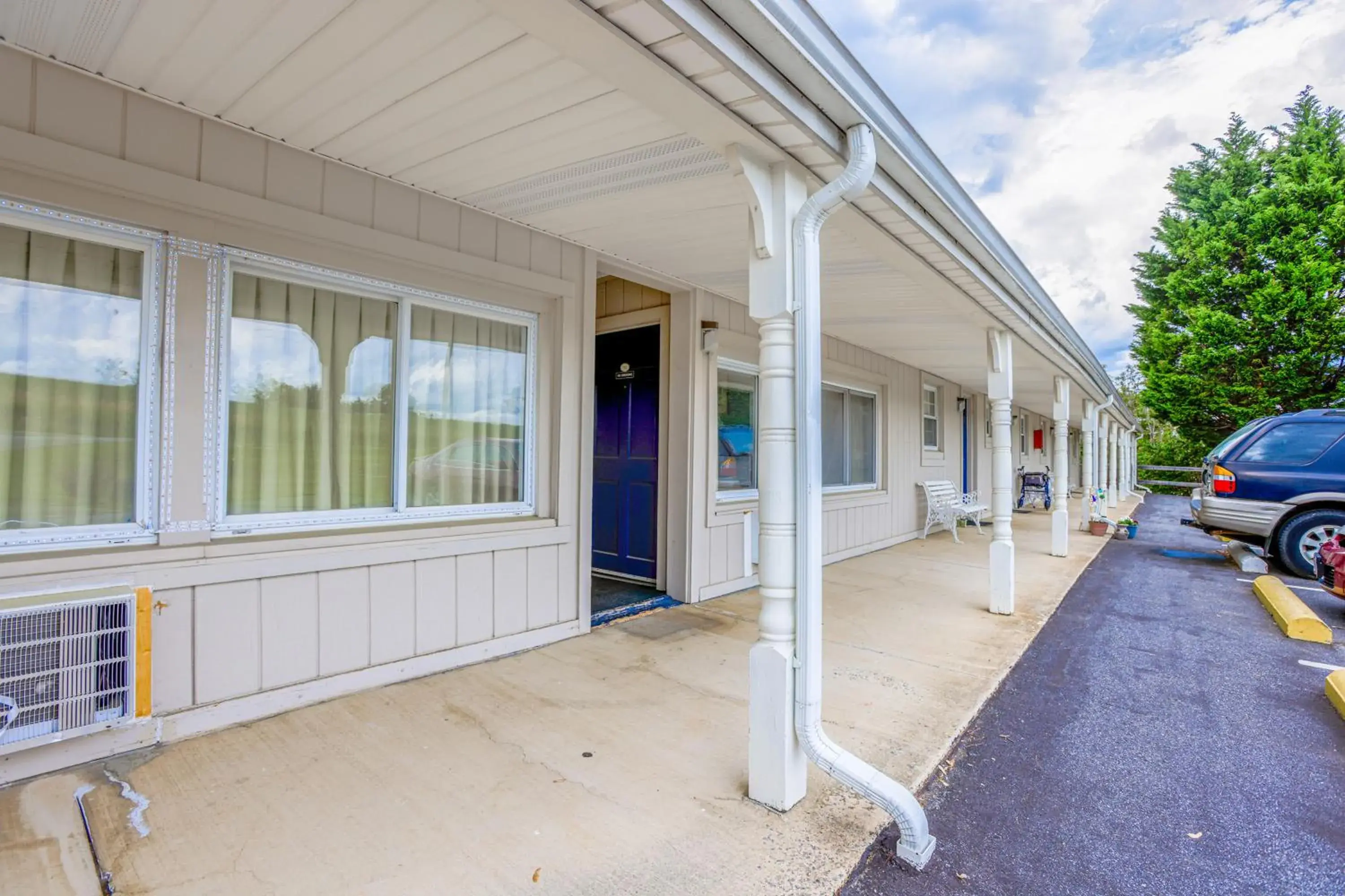 Facade/entrance in Relax Inn By OYO Natural Bridge I-81 Facade/entrance in Relax Inn By OYO Natural Bridge I-81