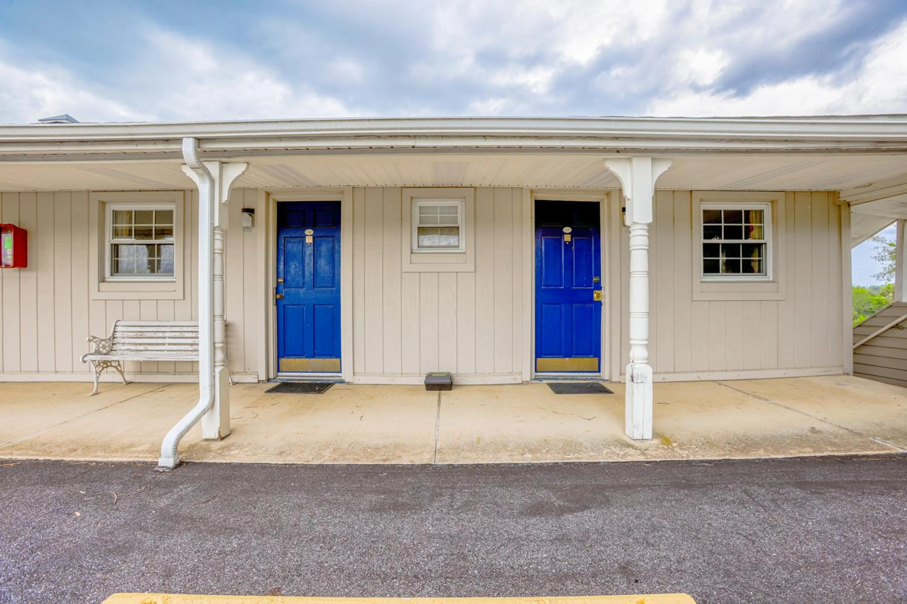 Facade/entrance in Relax Inn By OYO Natural Bridge I-81