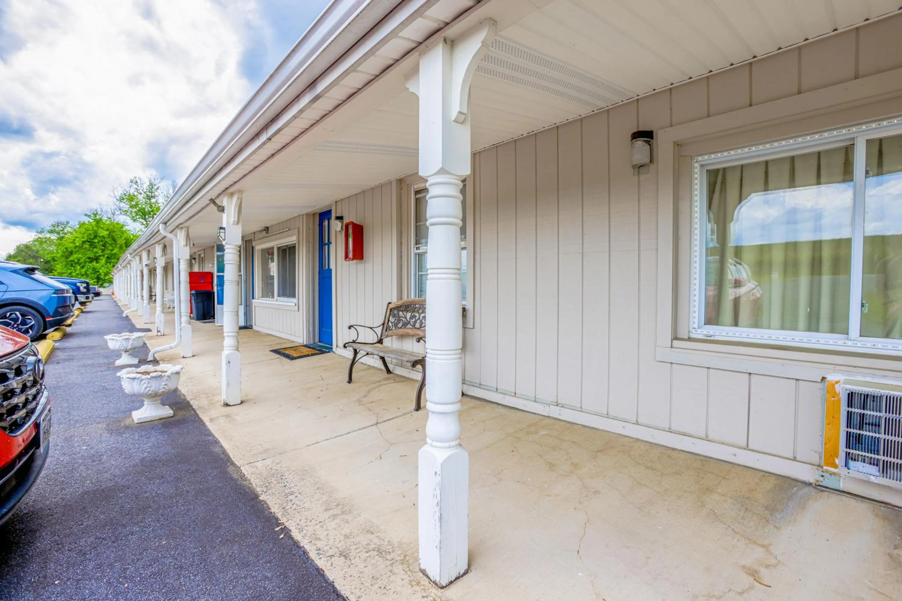 Facade/entrance in Relax Inn By OYO Natural Bridge I-81