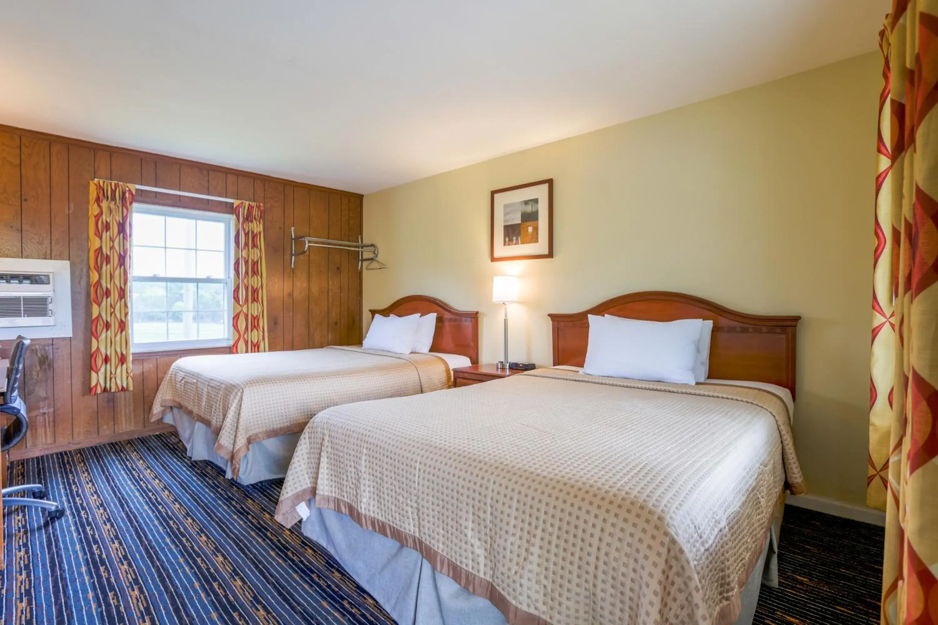 Bedroom, Bed in Relax Inn By OYO Natural Bridge I-81 Bedroom, Bed in Relax Inn By OYO Natural Bridge I-81