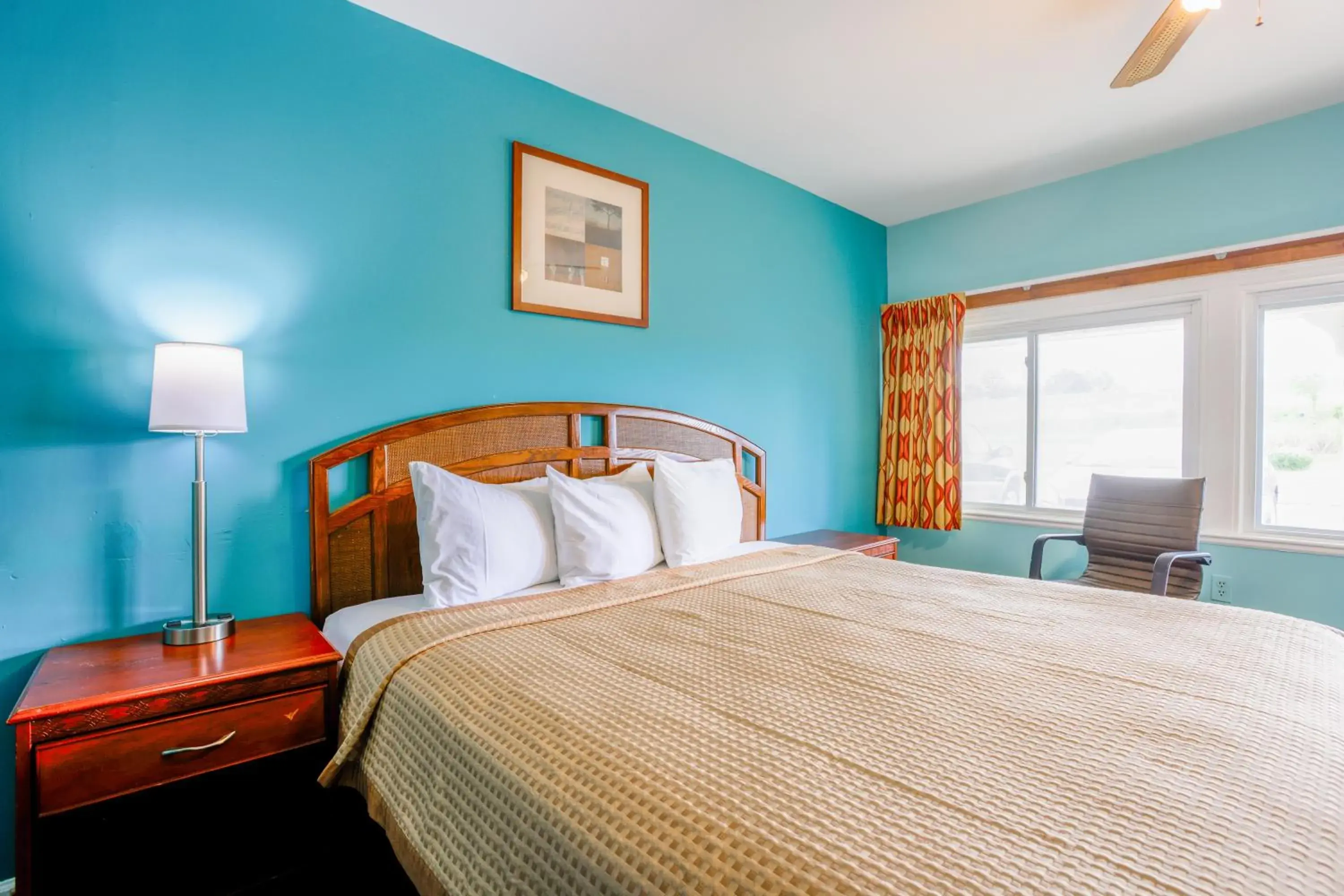 King Bed Non-Smoking in Relax Inn By OYO Natural Bridge I-81 King Bed Non-Smoking in Relax Inn By OYO Natural Bridge I-81