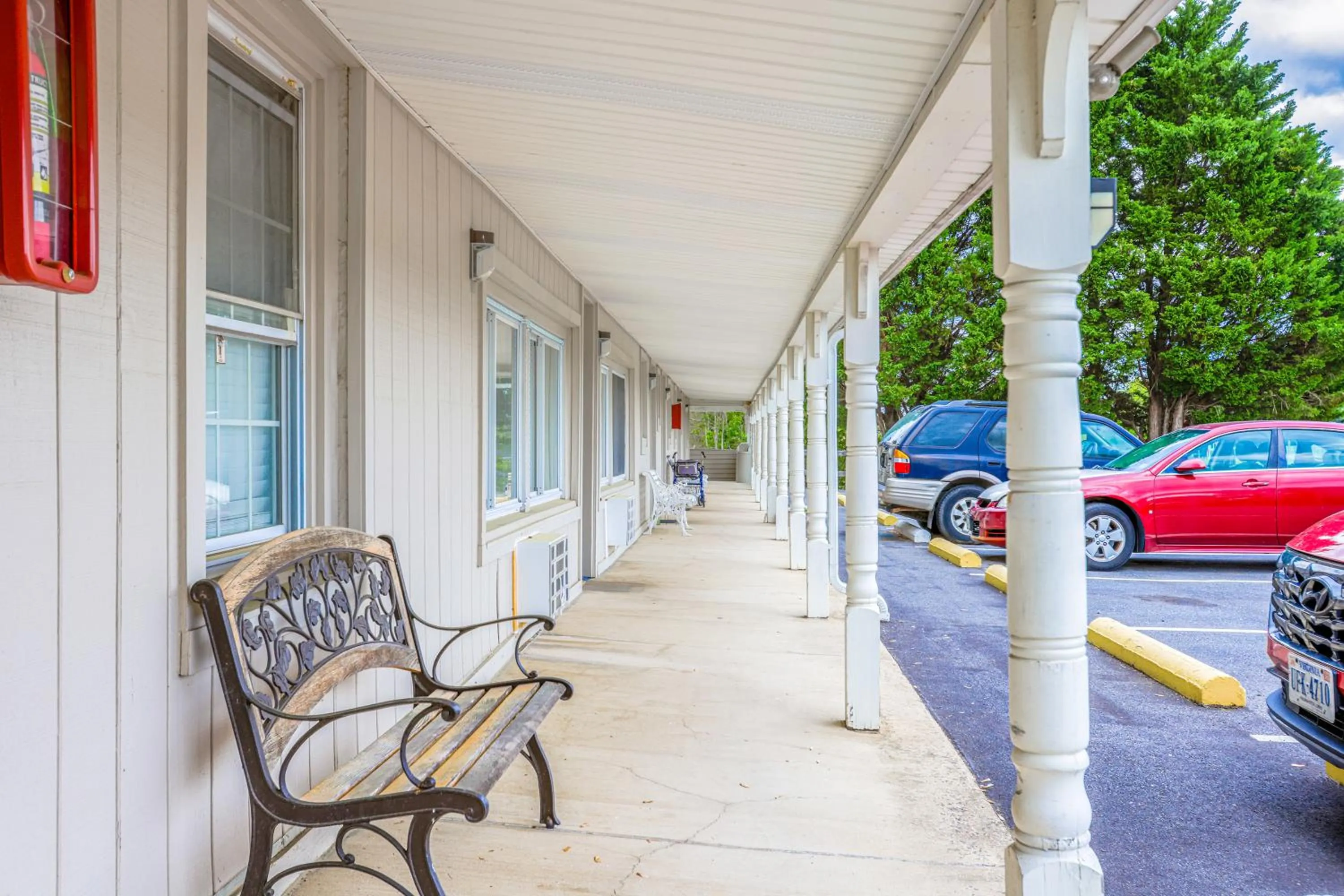 Parking in Relax Inn By OYO Natural Bridge I-81