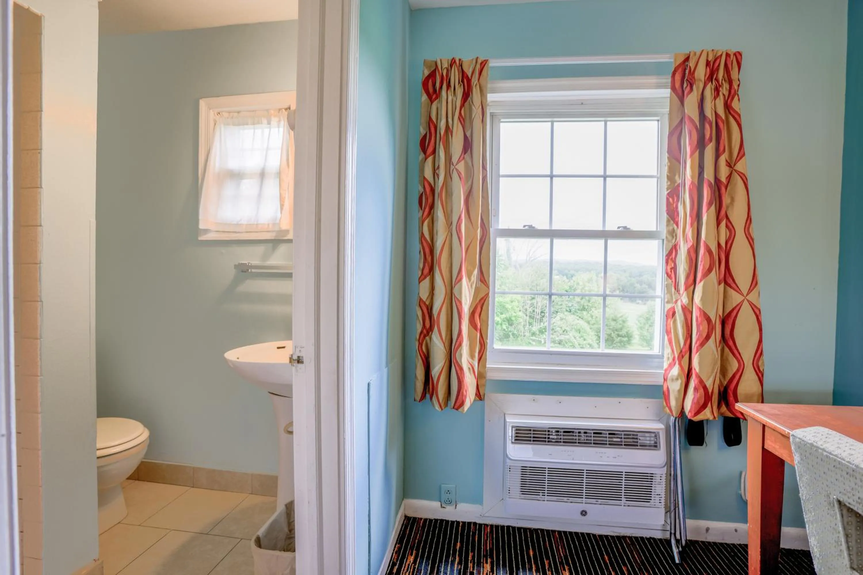 Bathroom in Relax Inn By OYO Natural Bridge I-81