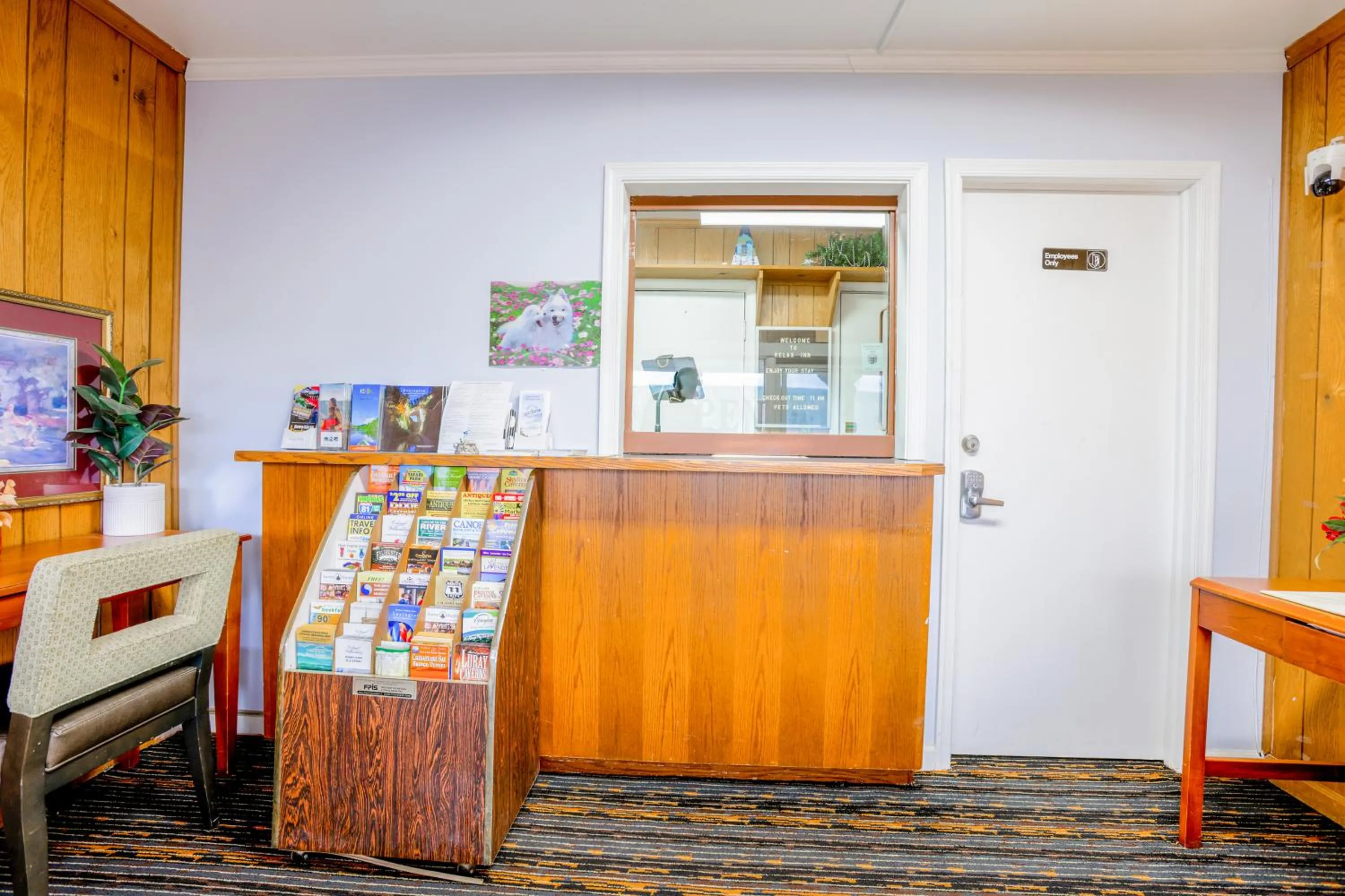 Lobby or reception in Relax Inn By OYO Natural Bridge I-81