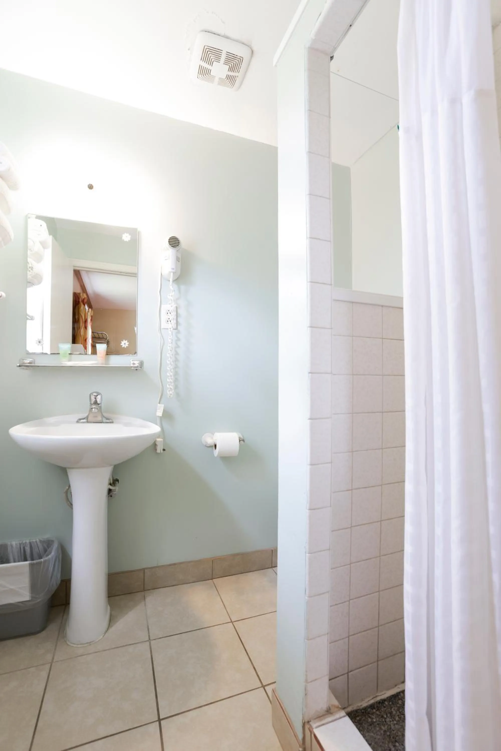 Bathroom in Relax Inn By OYO Natural Bridge I-81