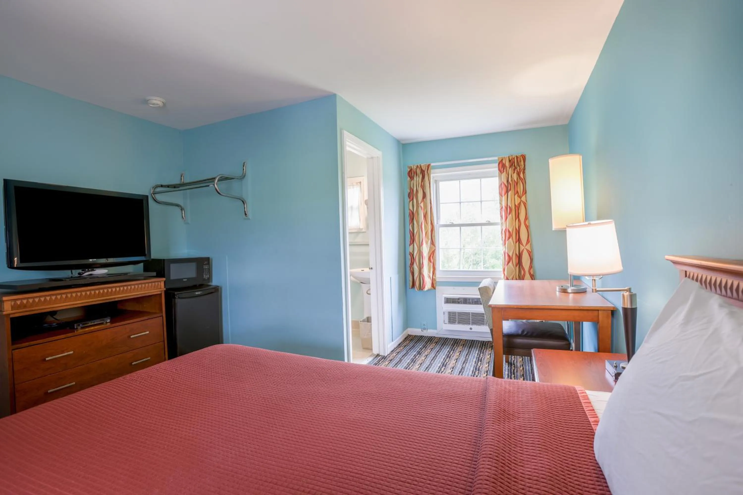 Bedroom, Bed in Relax Inn By OYO Natural Bridge I-81