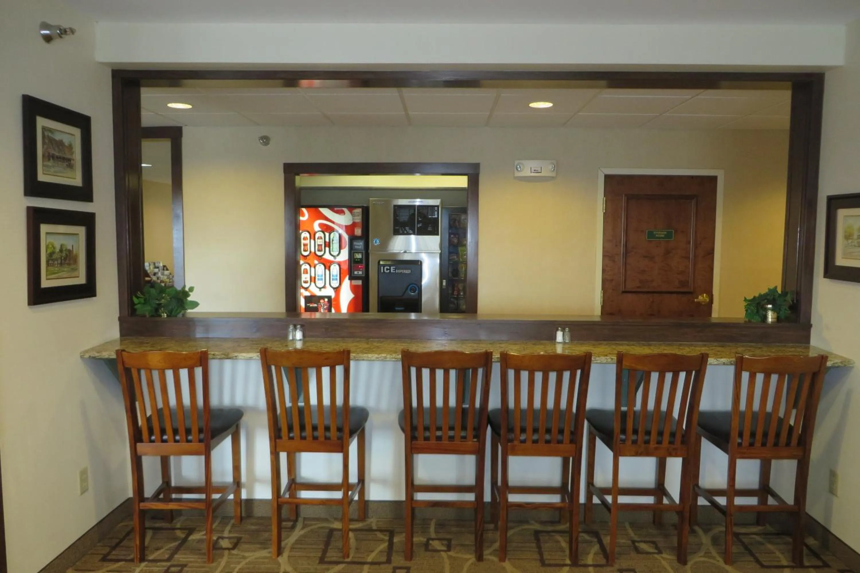 Restaurant/places to eat in Hawthorn Extended Stay by Wyndham Seville