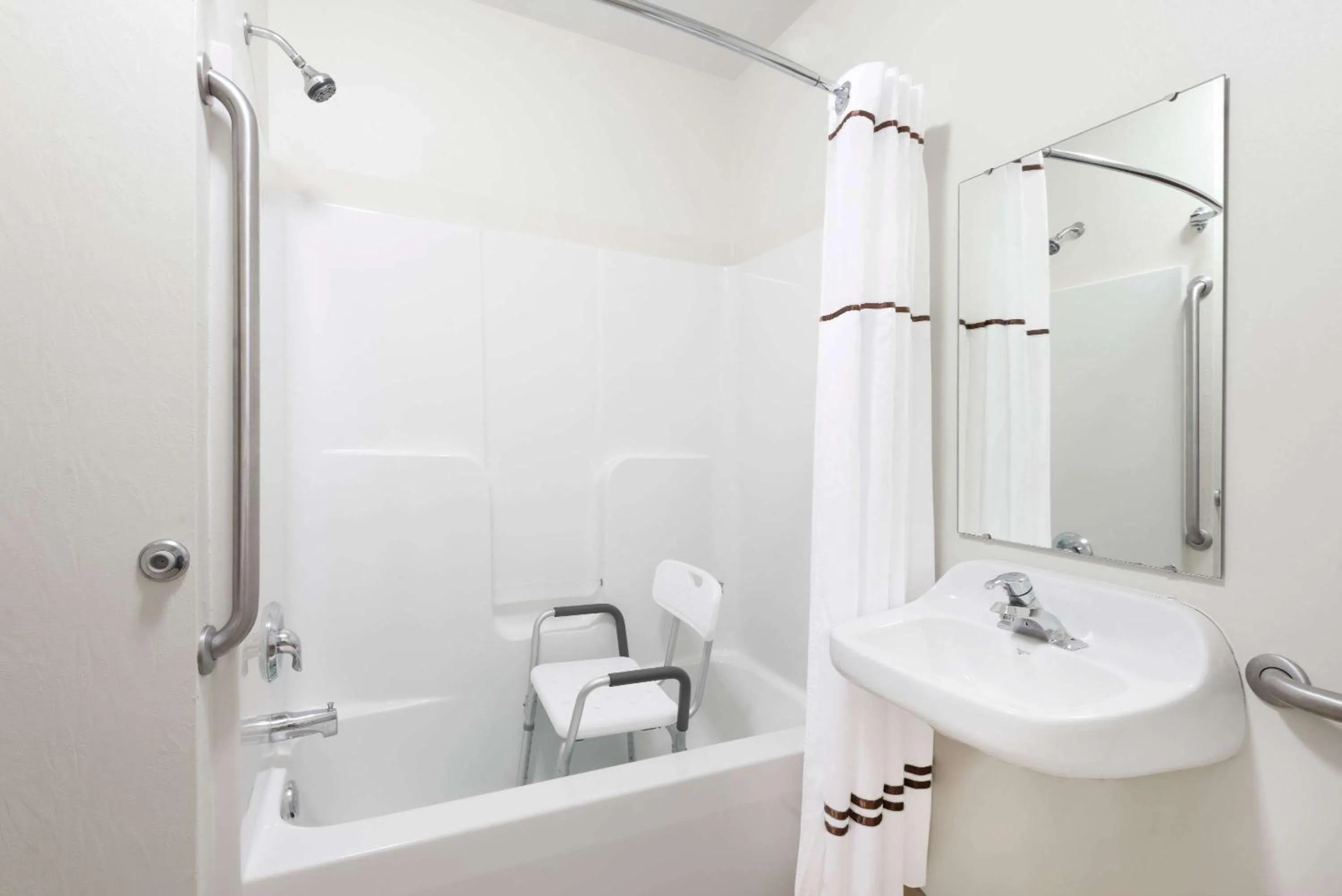 Bathroom in Hawthorn Extended Stay by Wyndham Seville