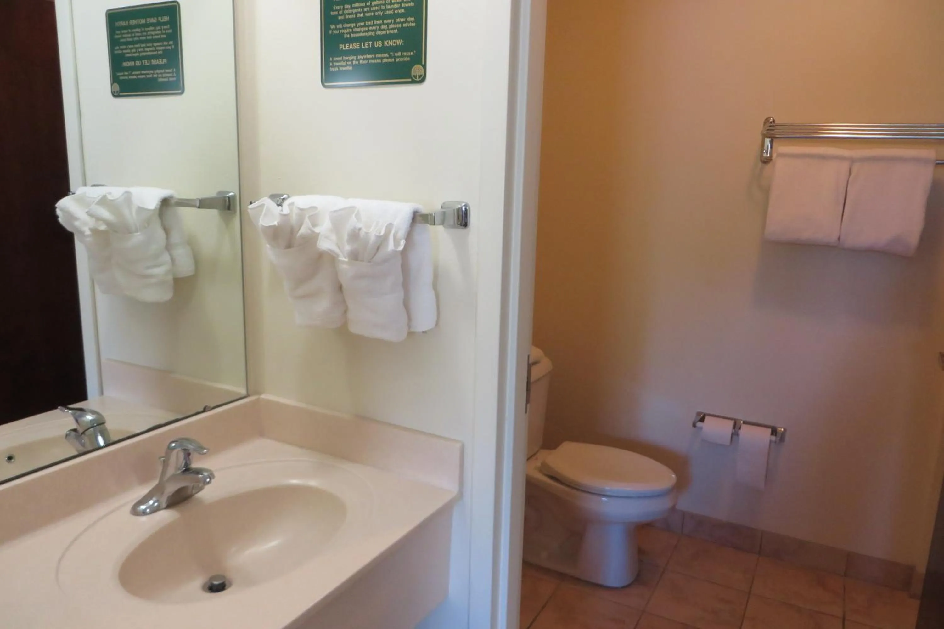 Bathroom in Hawthorn Extended Stay by Wyndham Seville