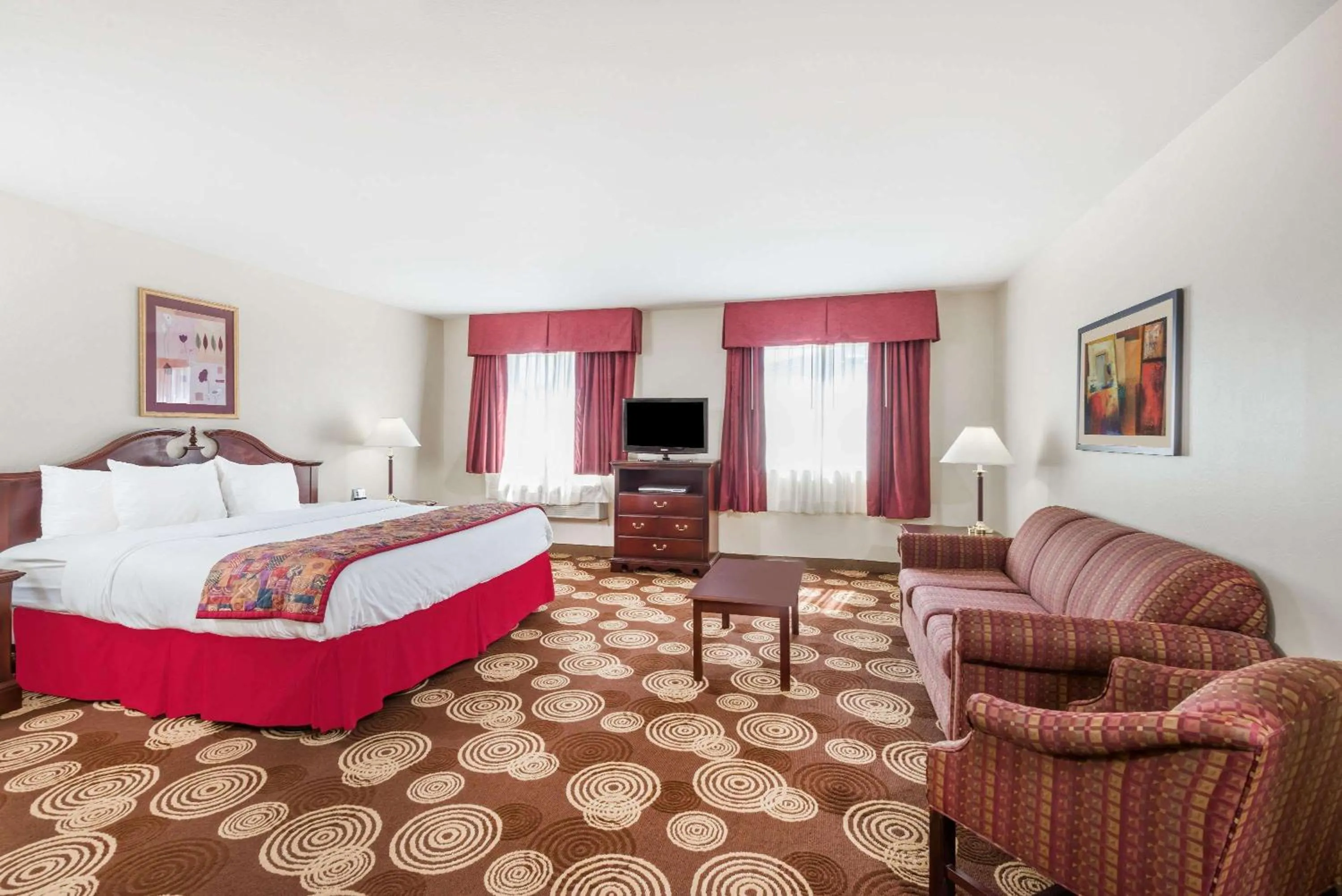 Photo of the whole room, Bed in Hawthorn Extended Stay by Wyndham Seville