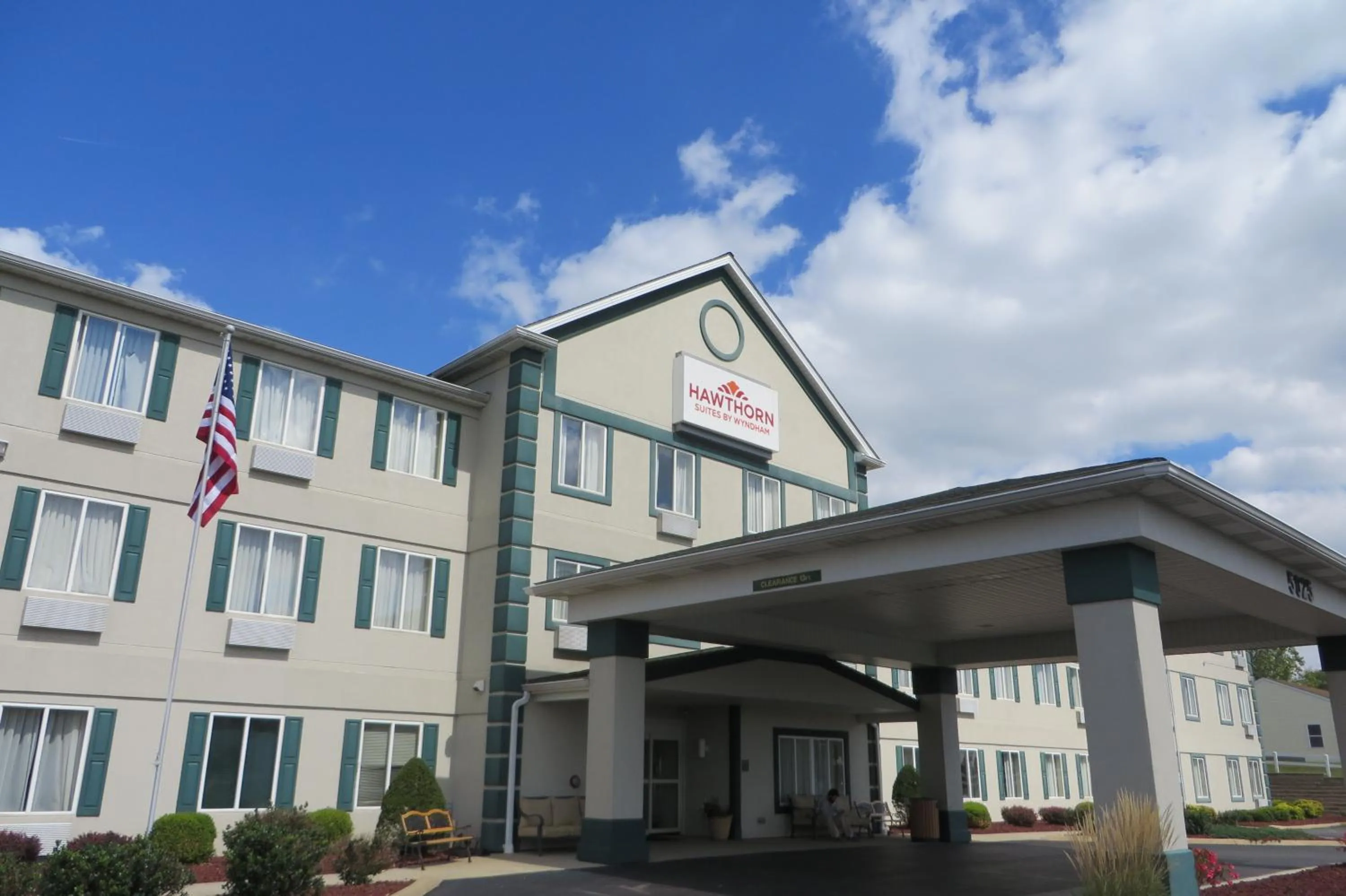 Facade/entrance in Hawthorn Extended Stay by Wyndham Seville