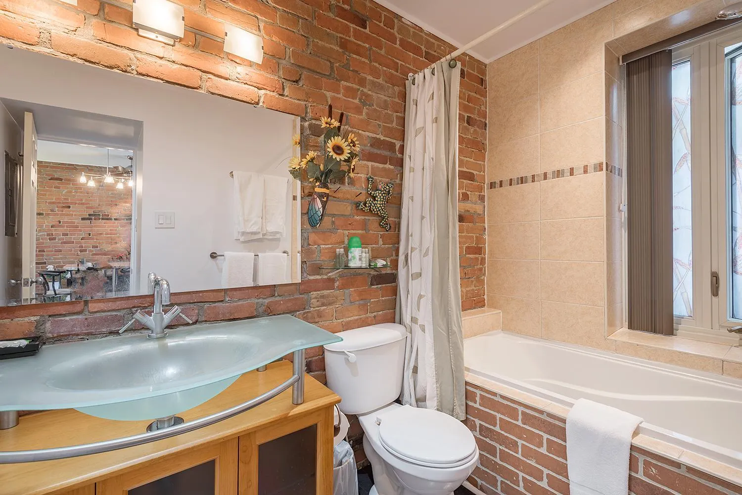 Shower in Apartment et Studio montreal