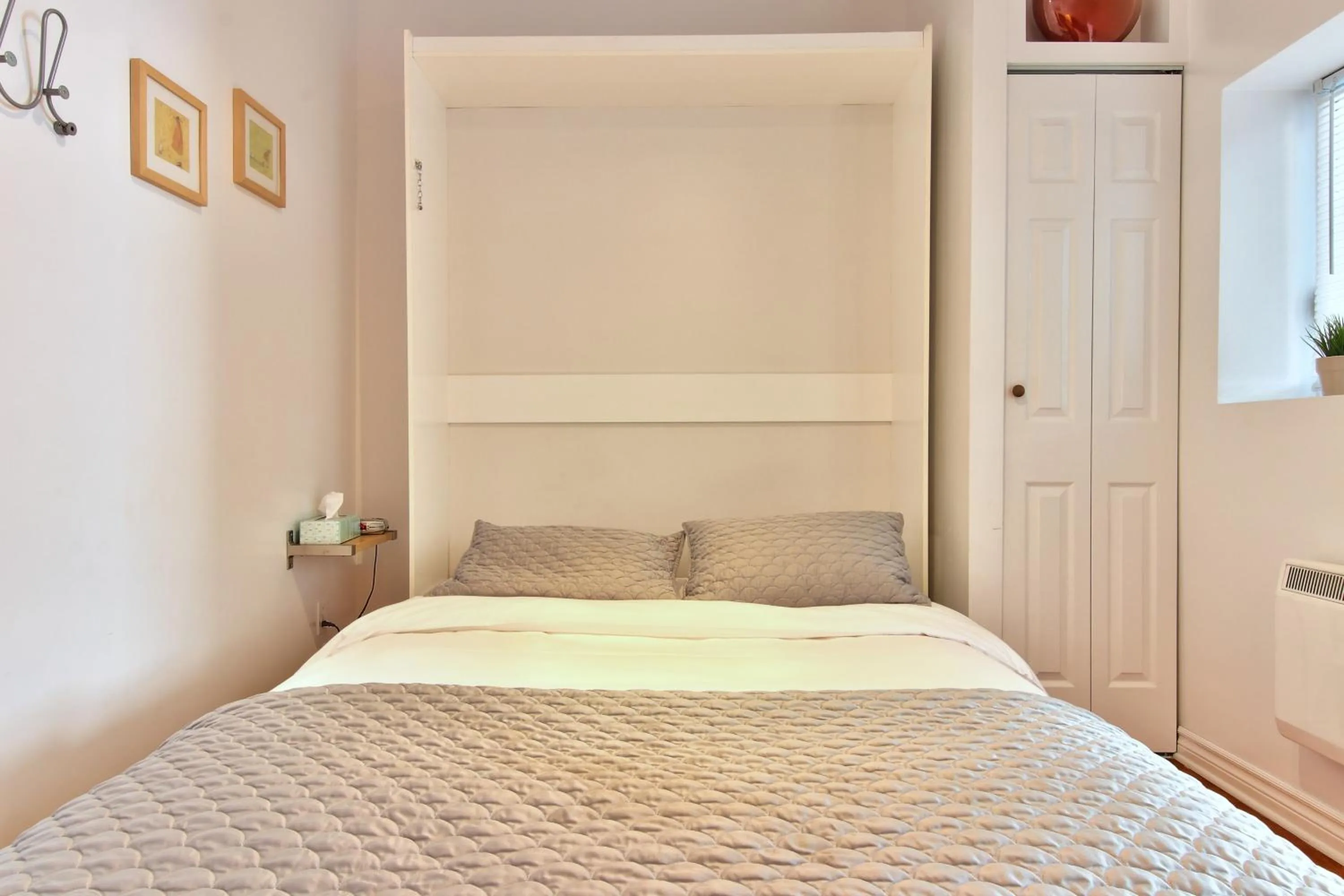 Bed in Apartment et Studio montreal