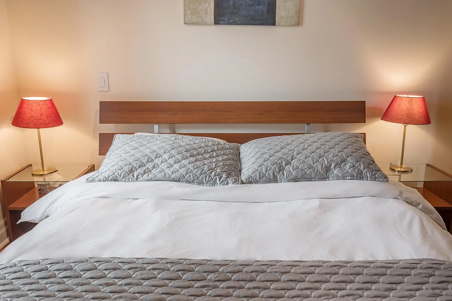 Bed in Apartment et Studio montreal