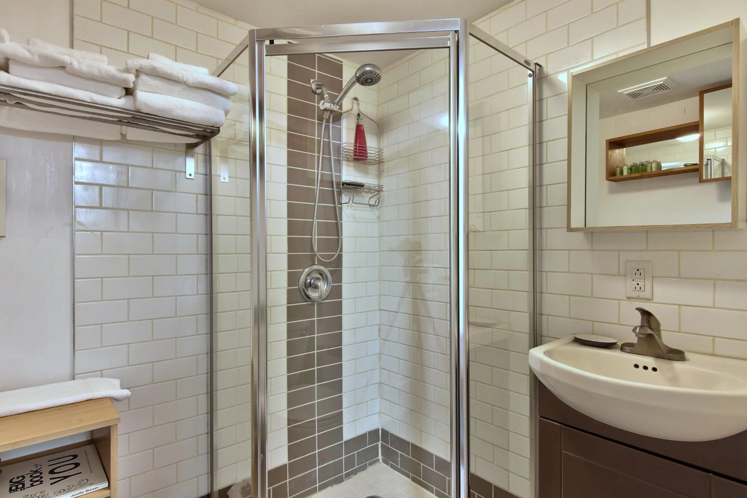 Shower in Apartment et Studio montreal