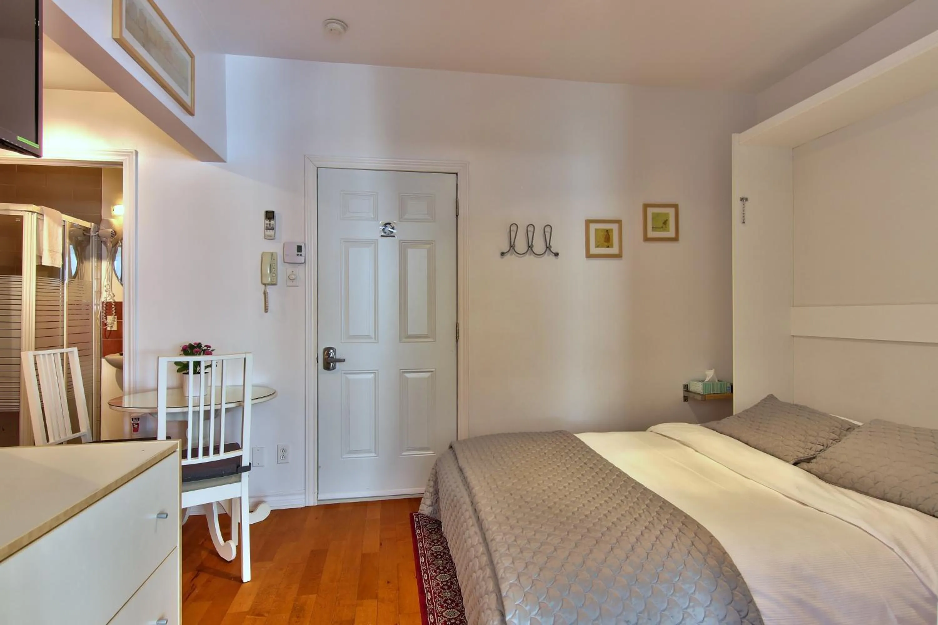 Bed in Apartment et Studio montreal