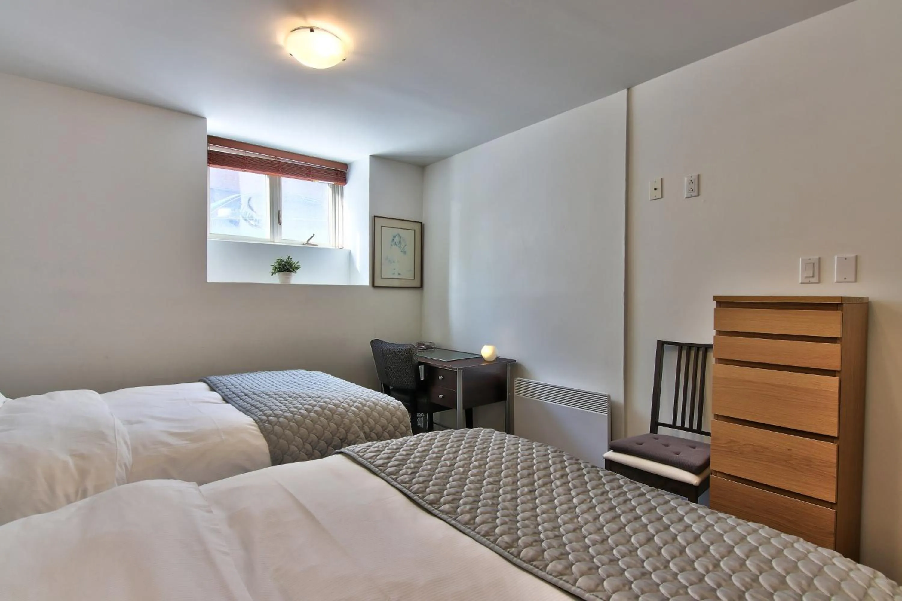 Bed in Apartment et Studio montreal