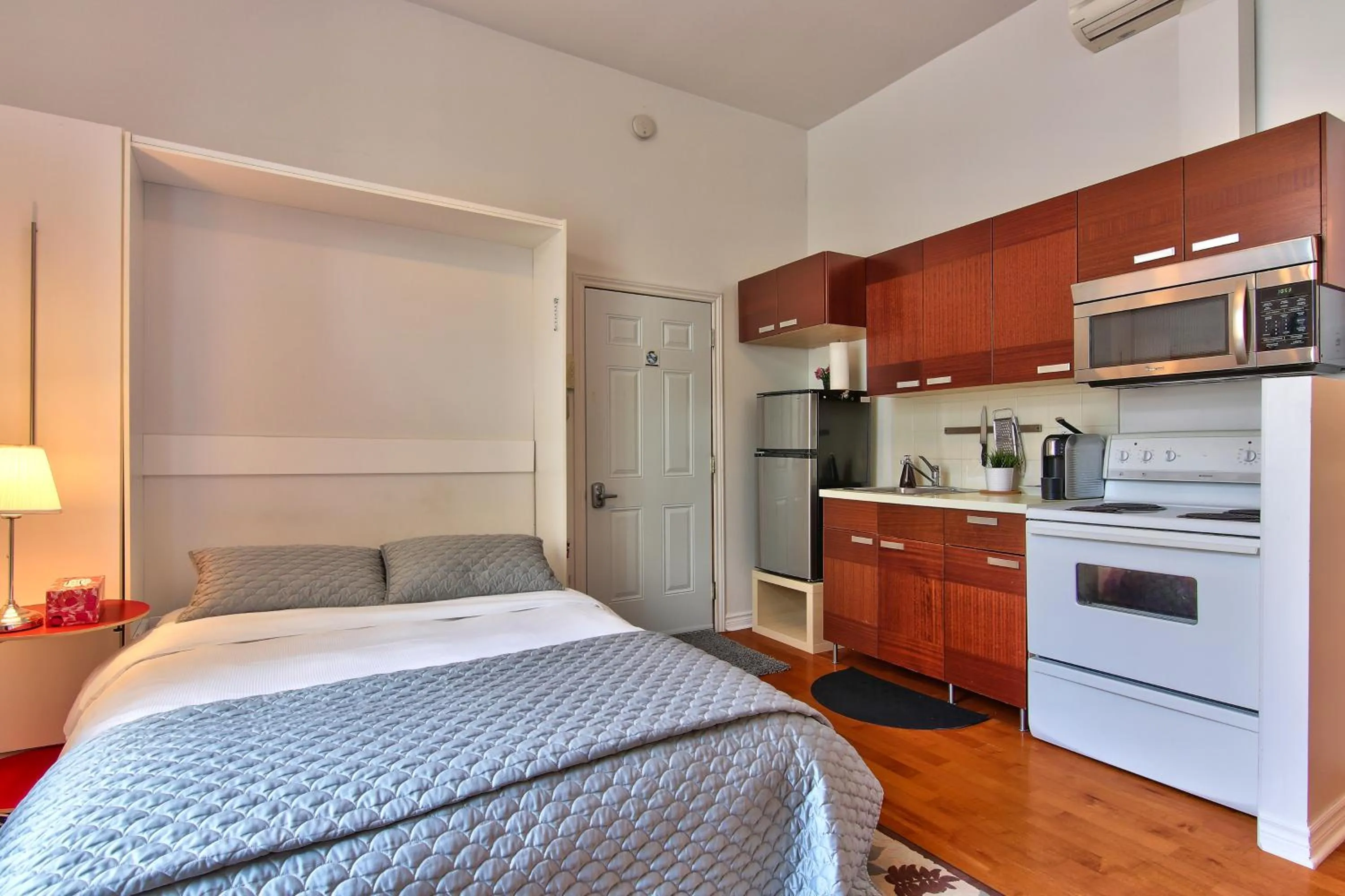 Bed in Apartment et Studio montreal