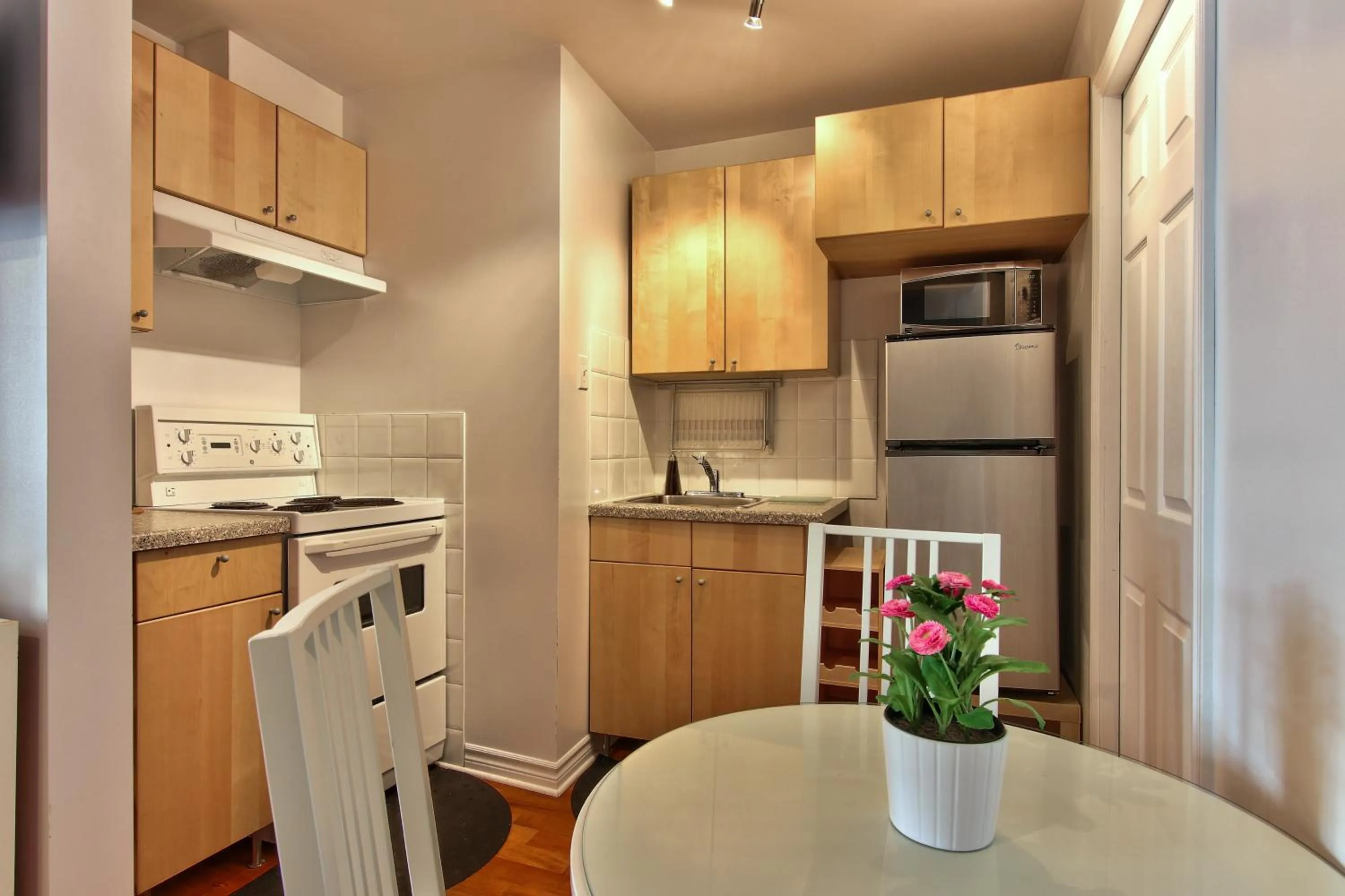 Kitchen or kitchenette in Apartment et Studio montreal
