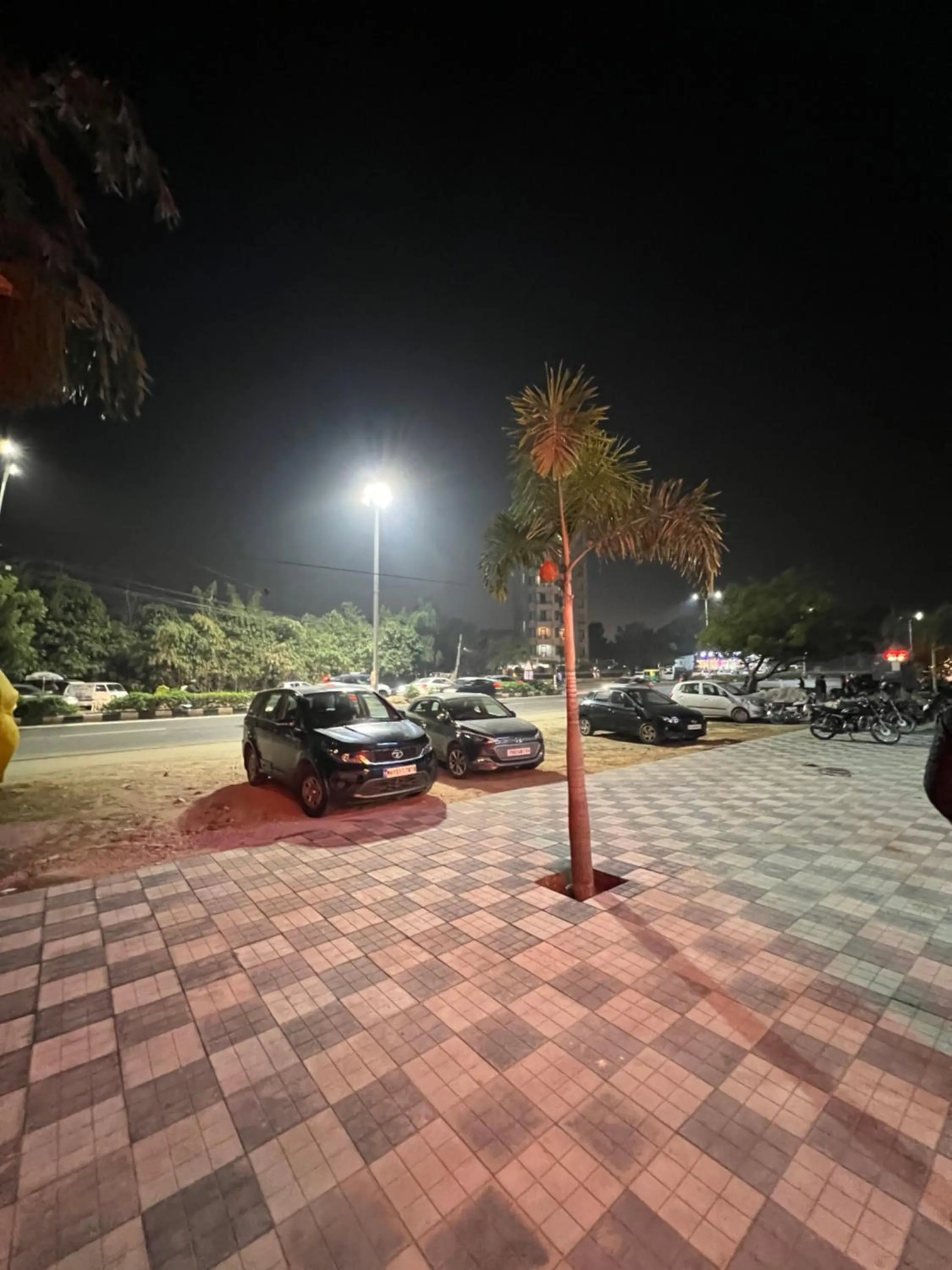 Parking in The Land Sand Hotel