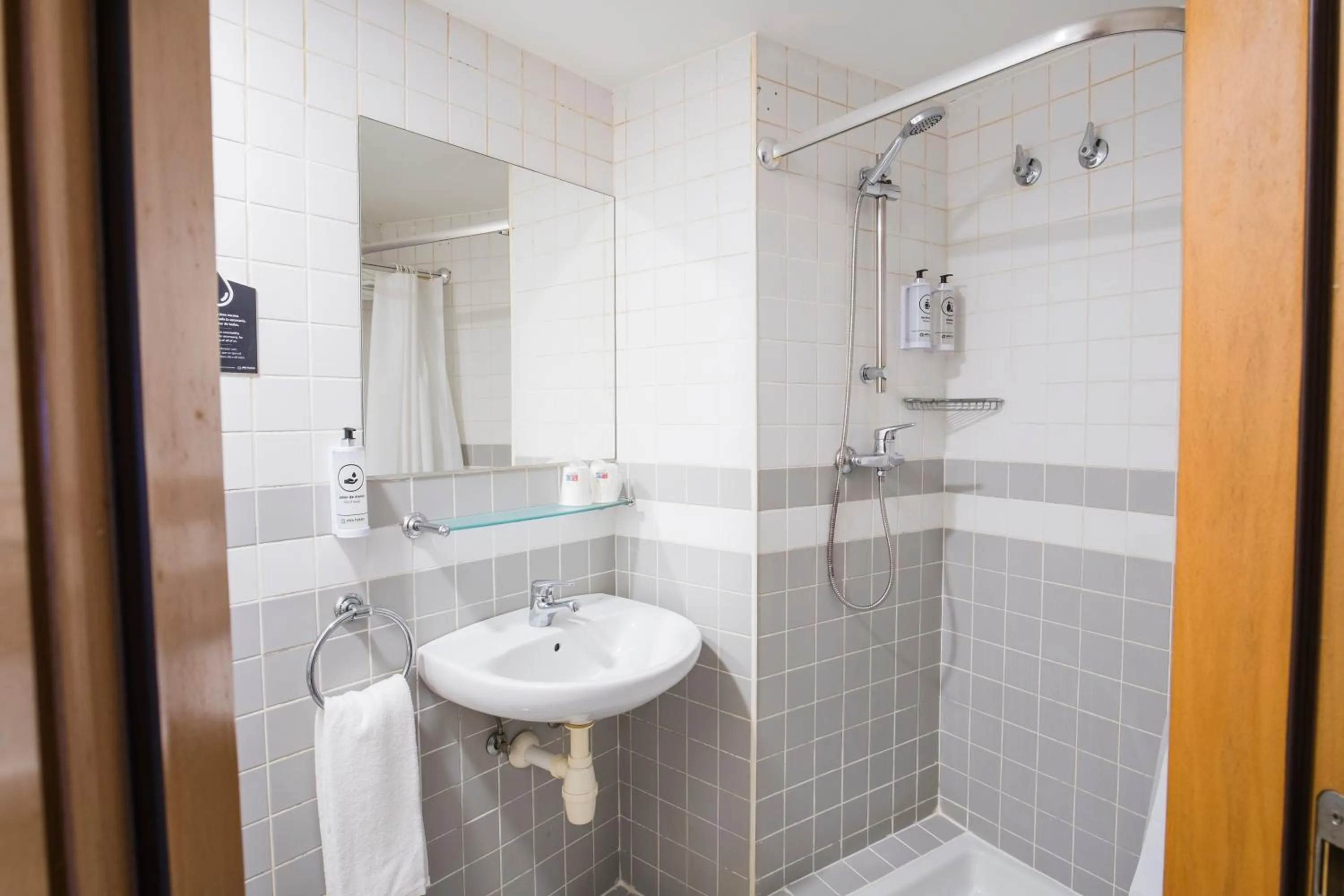 Bathroom in Alda Egues Rooms