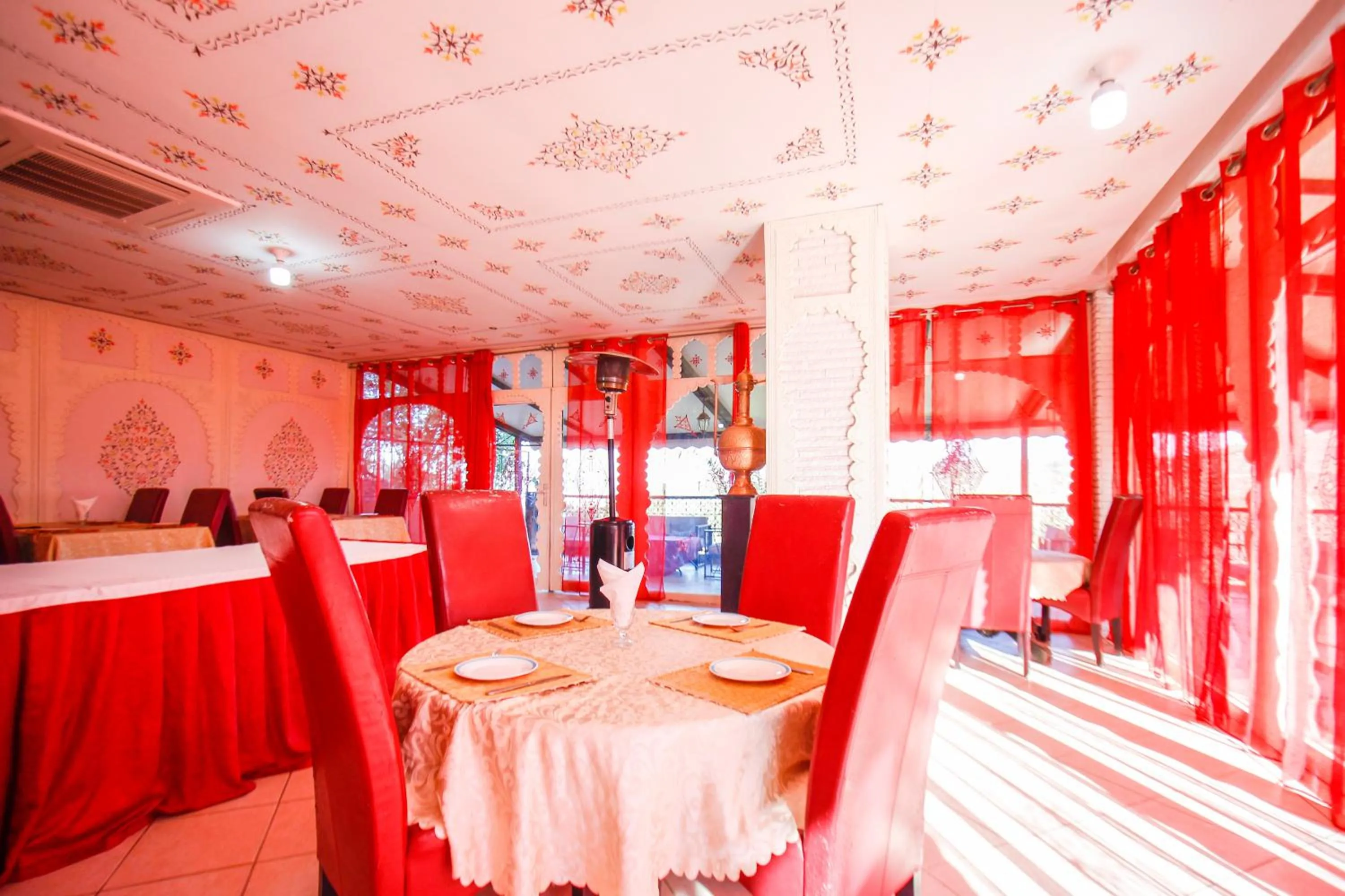 Restaurant/places to eat in Kasbah Ait Oumghar