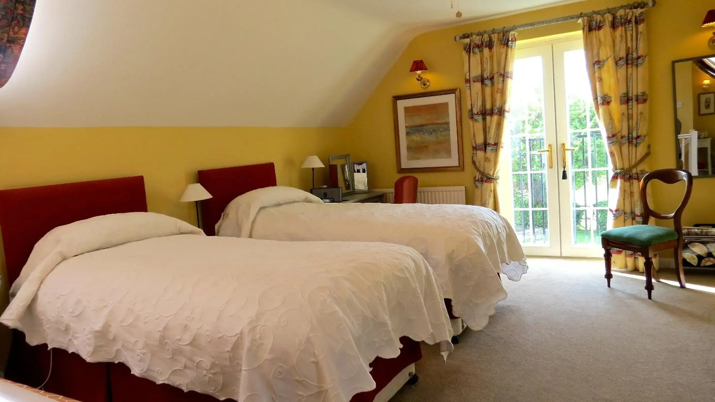 Superior Twin Room with Garden View - single occupancy in Newmans Lodge Superior Twin Room with Garden View - single occupancy in Newmans Lodge