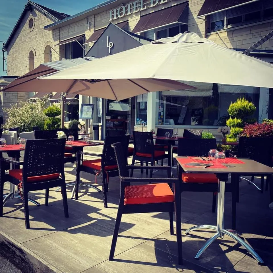 Patio in Hôtel de la Paix