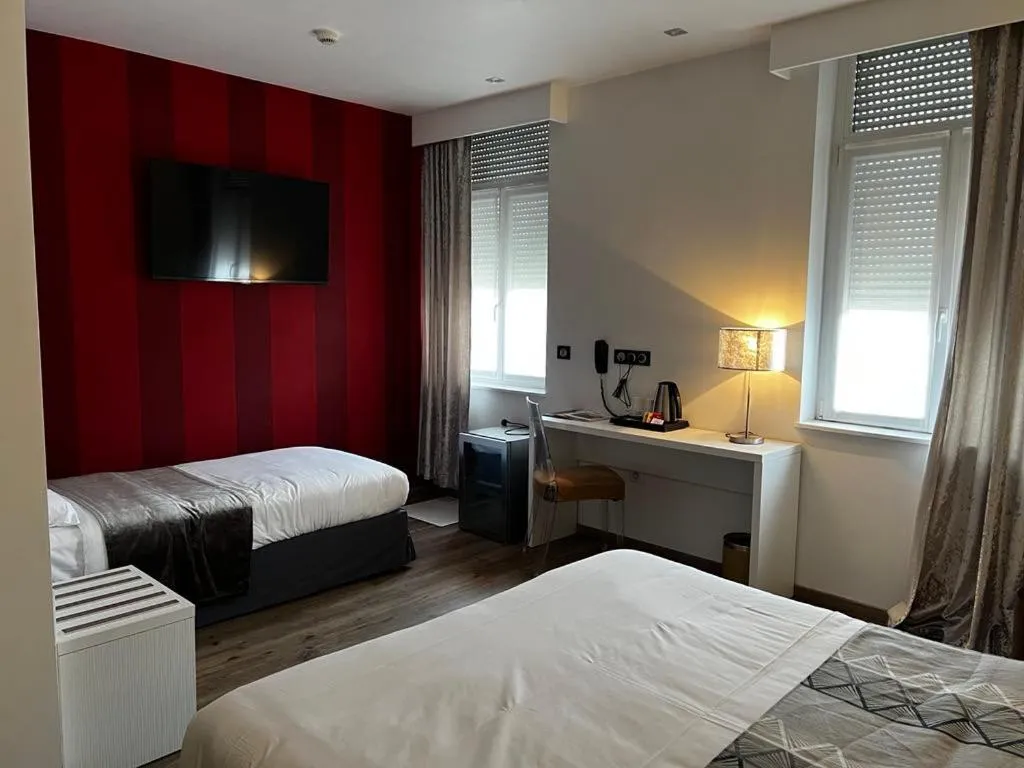 Bed in Hôtel de la Paix