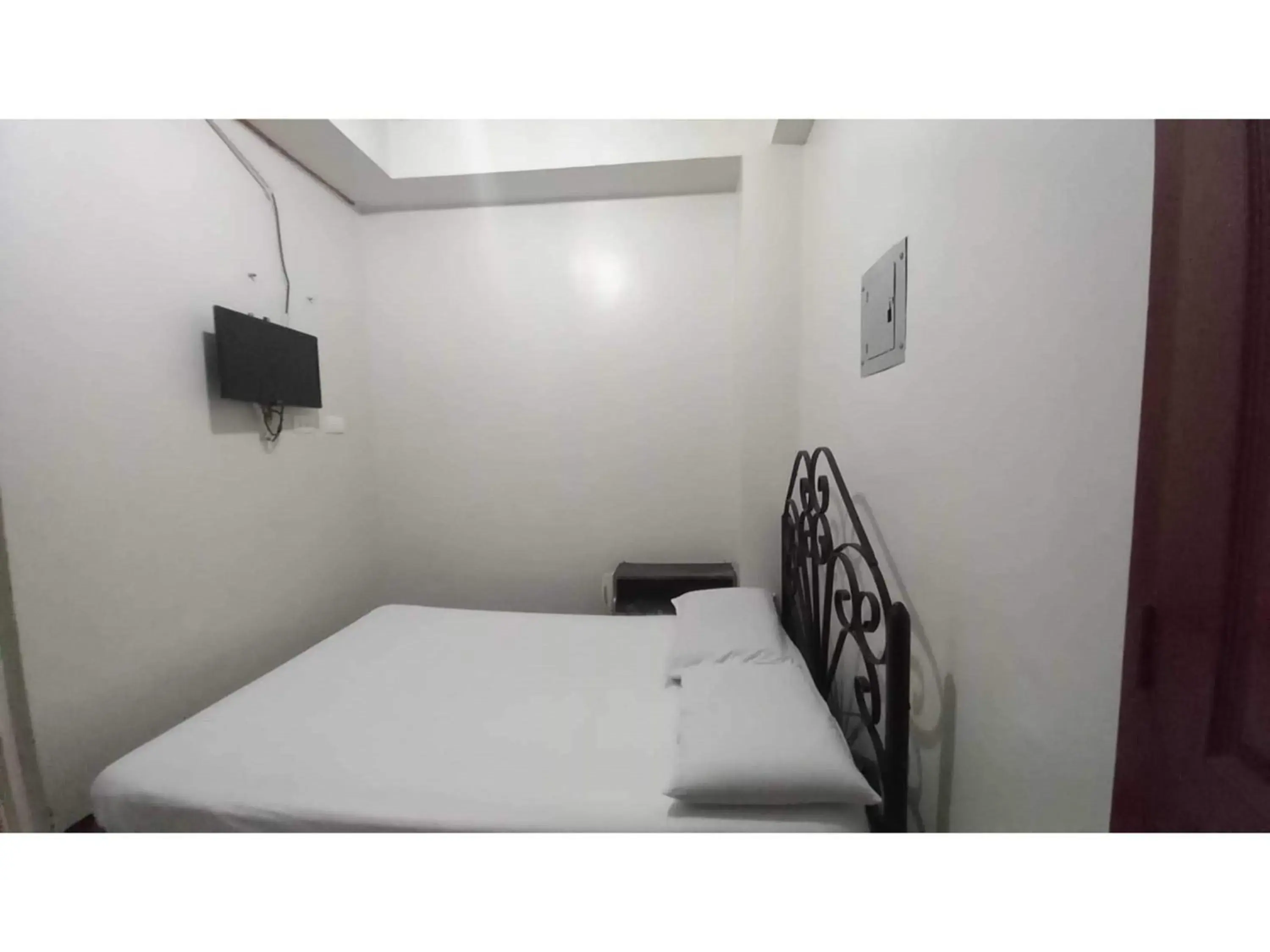 Bedroom in OYO 1066 Dorotello Apartelle Bedroom in OYO 1066 Dorotello Apartelle