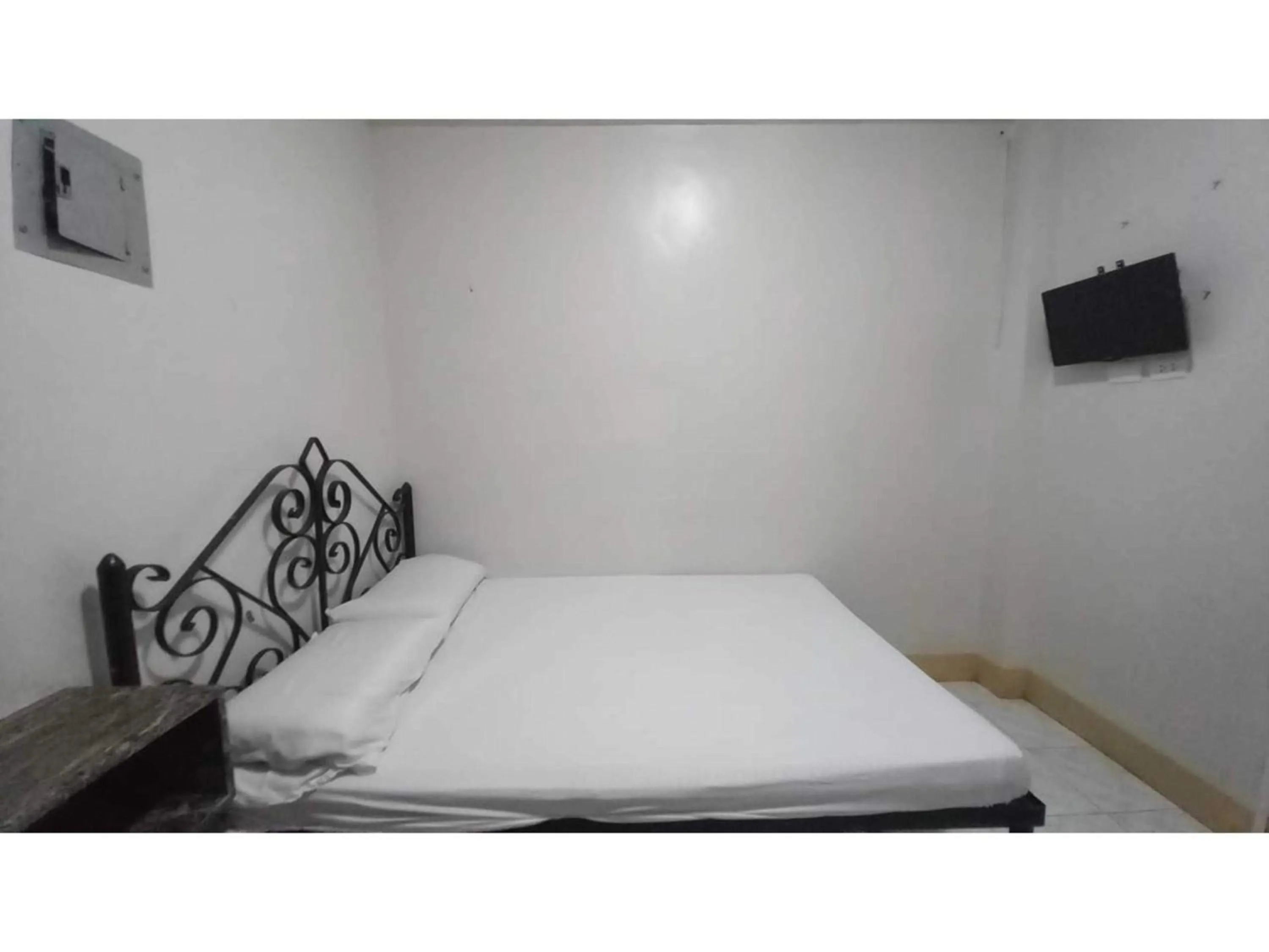 Bedroom, Bed in OYO 1066 Dorotello Apartelle