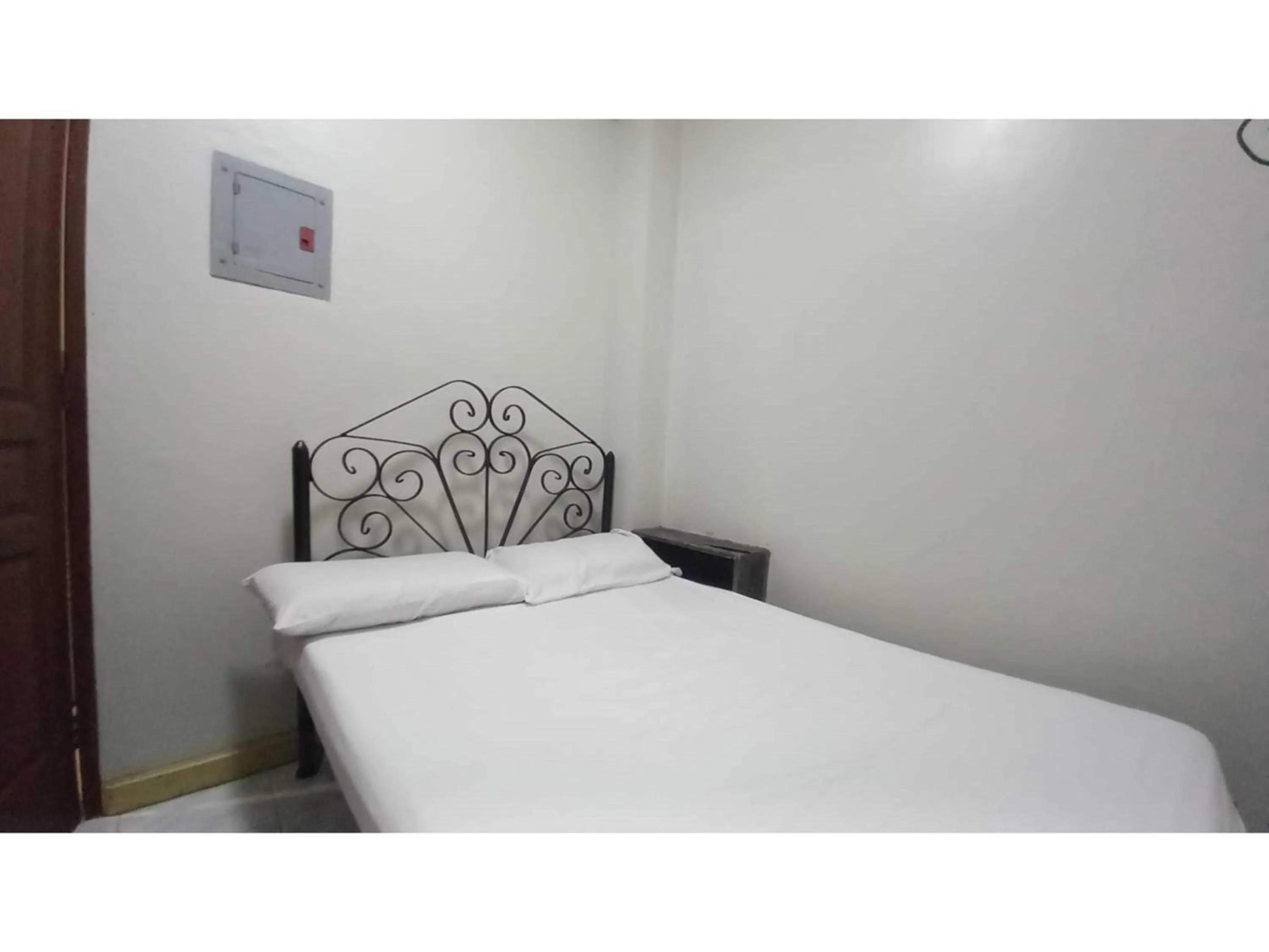 Bedroom, Bed in OYO 1066 Dorotello Apartelle