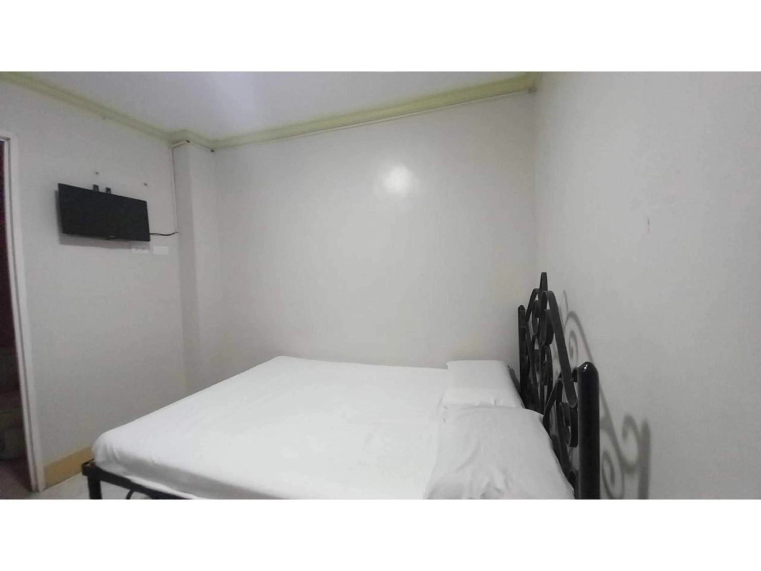 Bedroom, Bed in OYO 1066 Dorotello Apartelle