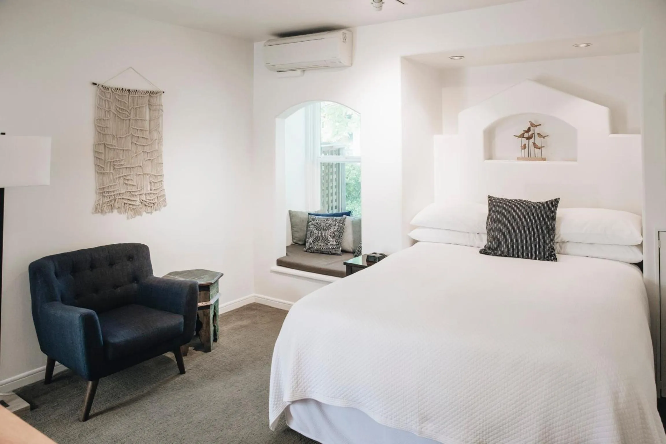 Bed in Cottage Inn & Spa