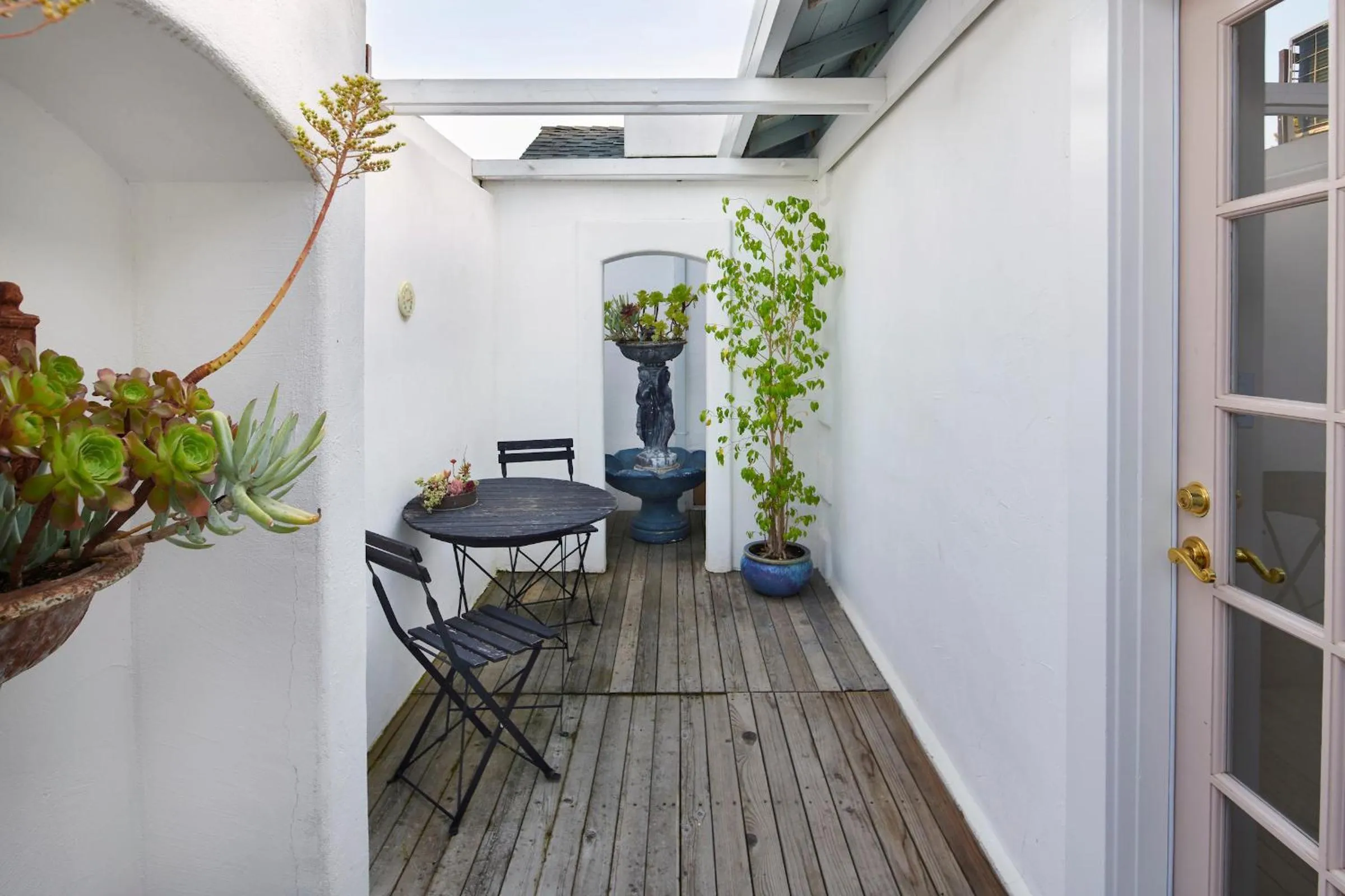 Patio in Cottage Inn & Spa